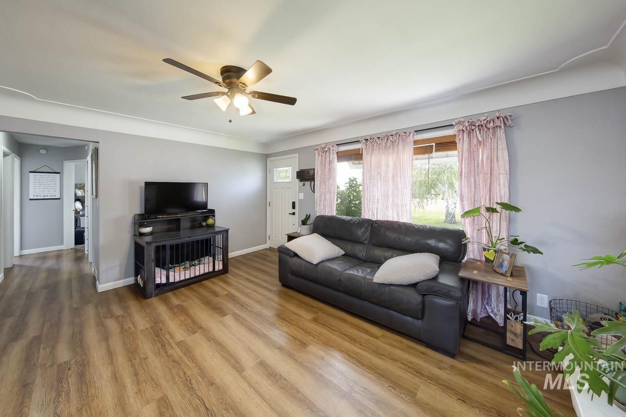 210 W Louisiana Ave, Nampa, Idaho 83686, 3 Bedrooms, 1 Bathroom, Residential For Sale, Price $345,000,MLS 98988867