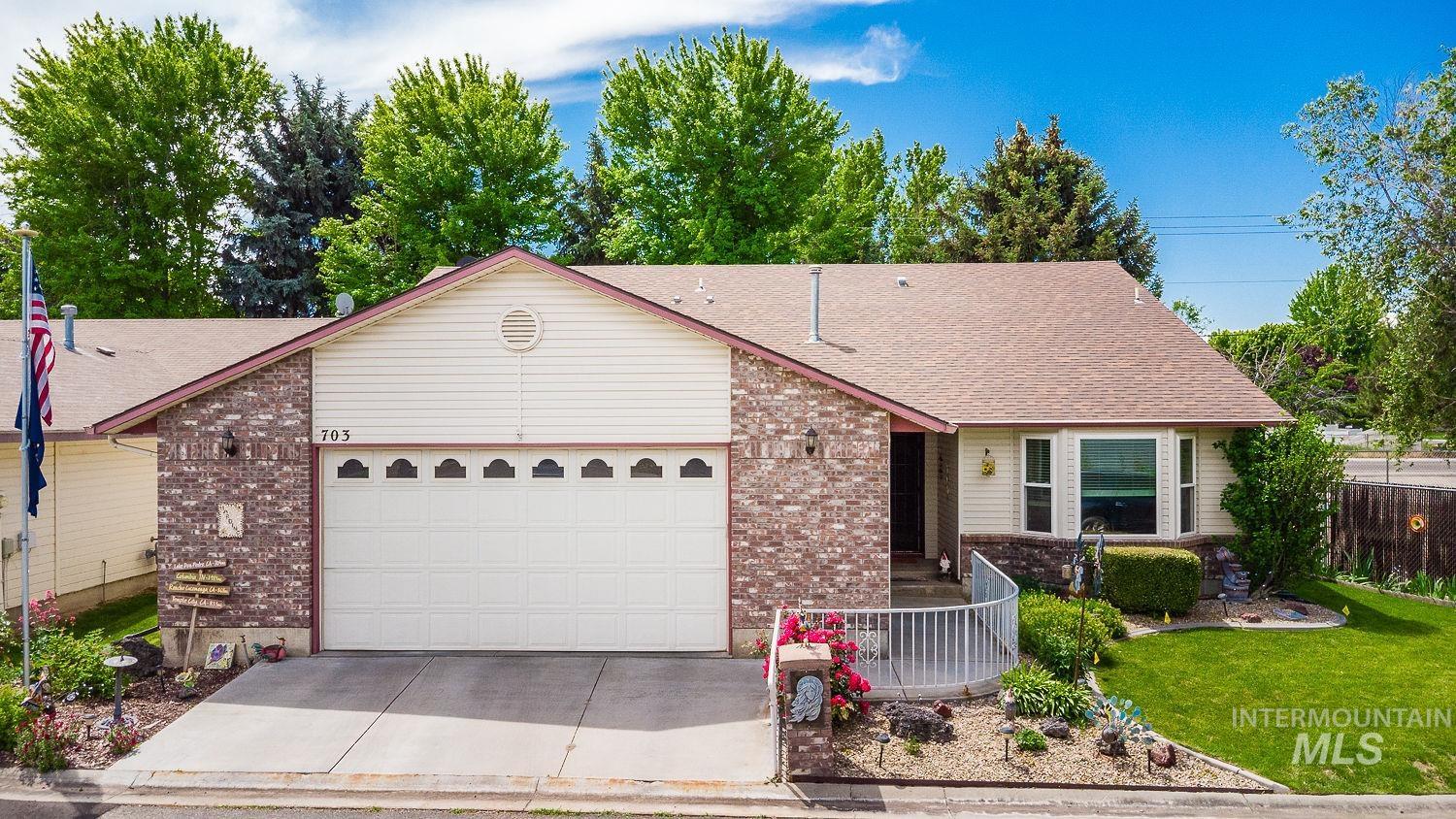 703 N Dover Crt, Nampa, Idaho 83651, 3 Bedrooms, 2 Bathrooms, Residential For Sale, Price $347,000,MLS 98988881