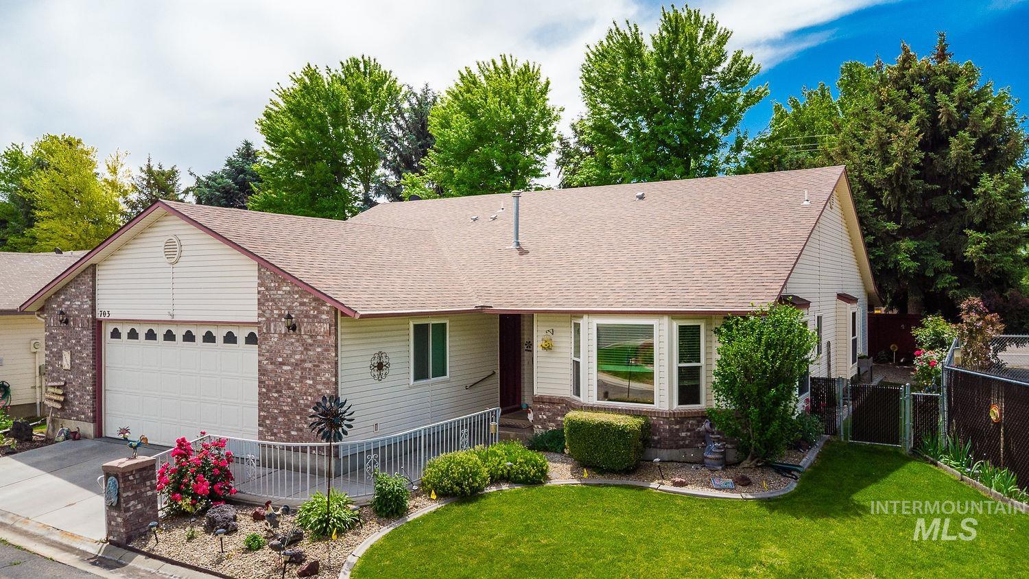 703 N Dover Crt, Nampa, Idaho 83651, 3 Bedrooms, 2 Bathrooms, Residential For Sale, Price $347,000,MLS 98988881
