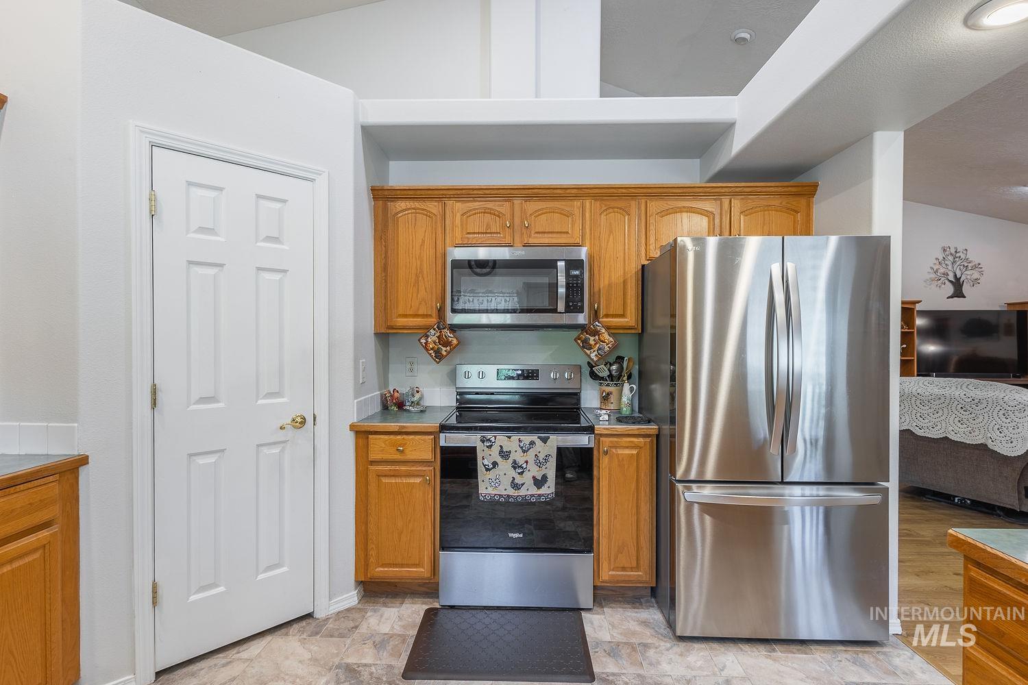703 N Dover Crt, Nampa, Idaho 83651, 3 Bedrooms, 2 Bathrooms, Residential For Sale, Price $347,000,MLS 98988881