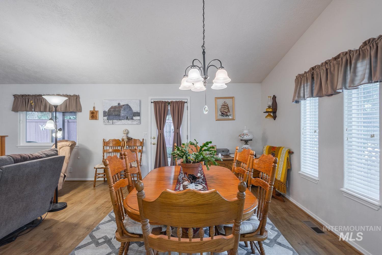703 N Dover Crt, Nampa, Idaho 83651, 3 Bedrooms, 2 Bathrooms, Residential For Sale, Price $347,000,MLS 98988881