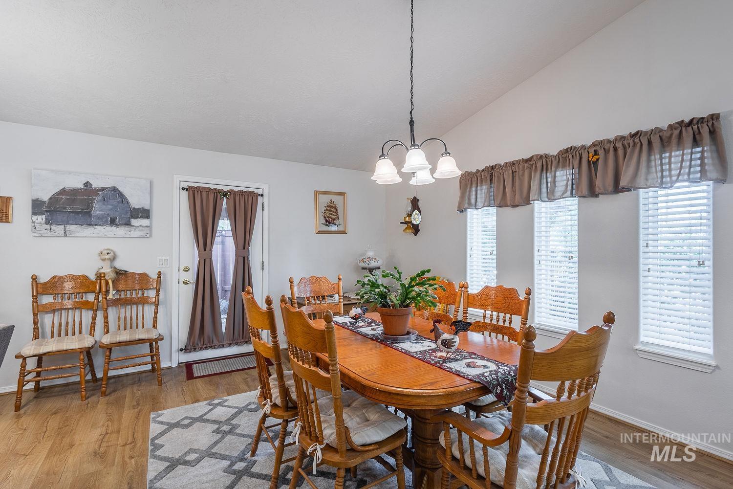 703 N Dover Crt, Nampa, Idaho 83651, 3 Bedrooms, 2 Bathrooms, Residential For Sale, Price $347,000,MLS 98988881