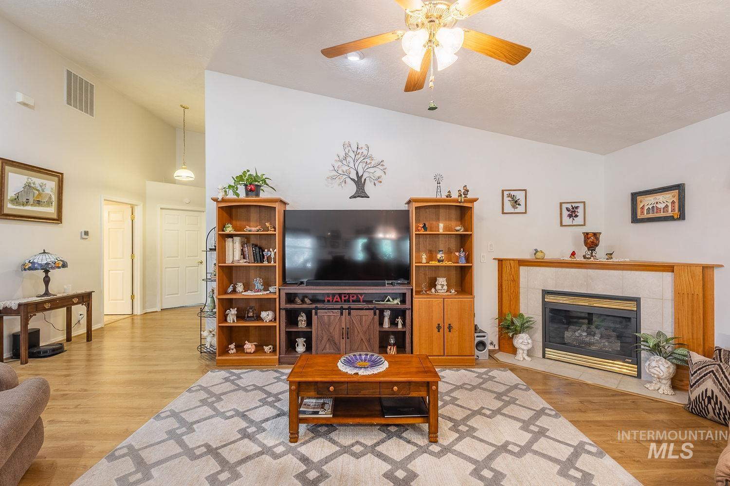 703 N Dover Crt, Nampa, Idaho 83651, 3 Bedrooms, 2 Bathrooms, Residential For Sale, Price $347,000,MLS 98988881