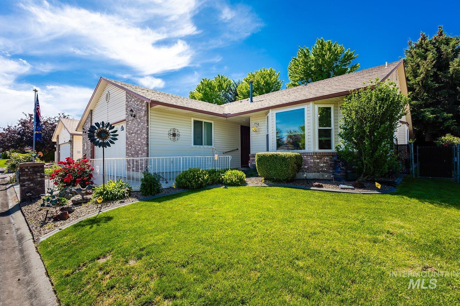 703 N Dover Crt, Nampa, Idaho 83651, 3 Bedrooms, 2 Bathrooms, Residential For Sale, Price $347,000,MLS 98988881