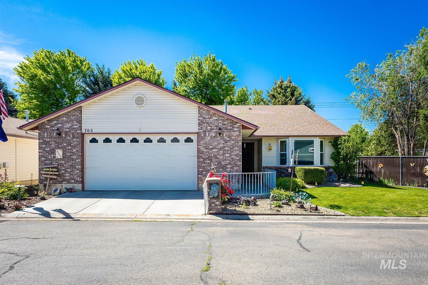 703 N Dover Crt, Nampa, Idaho 83651, 3 Bedrooms, 2 Bathrooms, Residential For Sale, Price $347,000,MLS 98988881