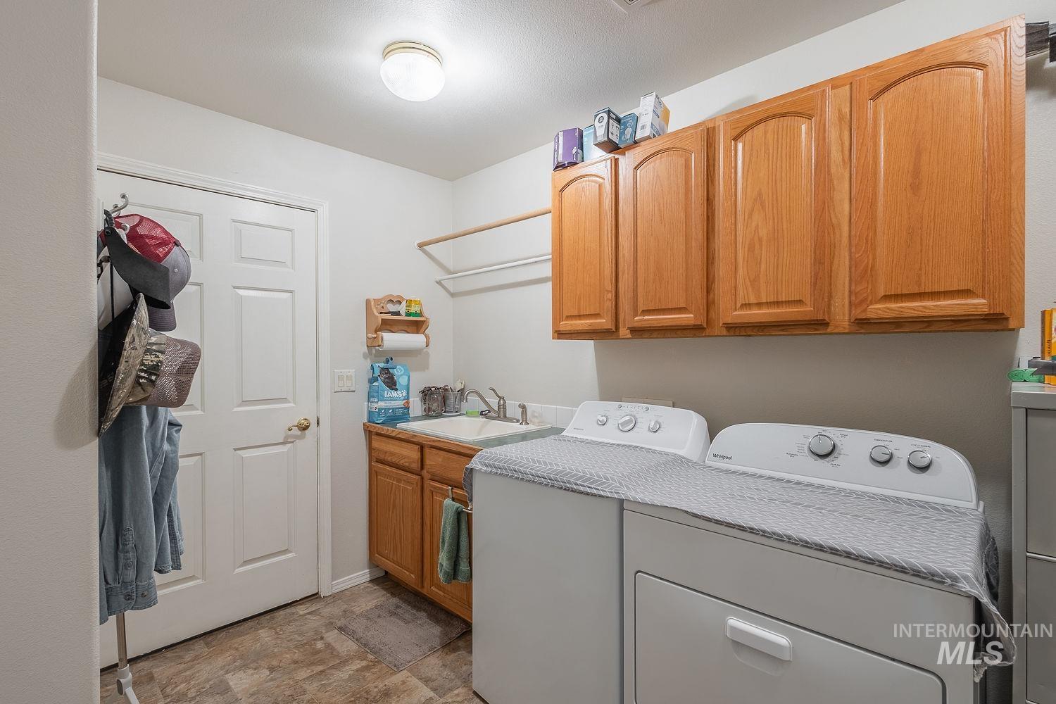 703 N Dover Crt, Nampa, Idaho 83651, 3 Bedrooms, 2 Bathrooms, Residential For Sale, Price $347,000,MLS 98988881