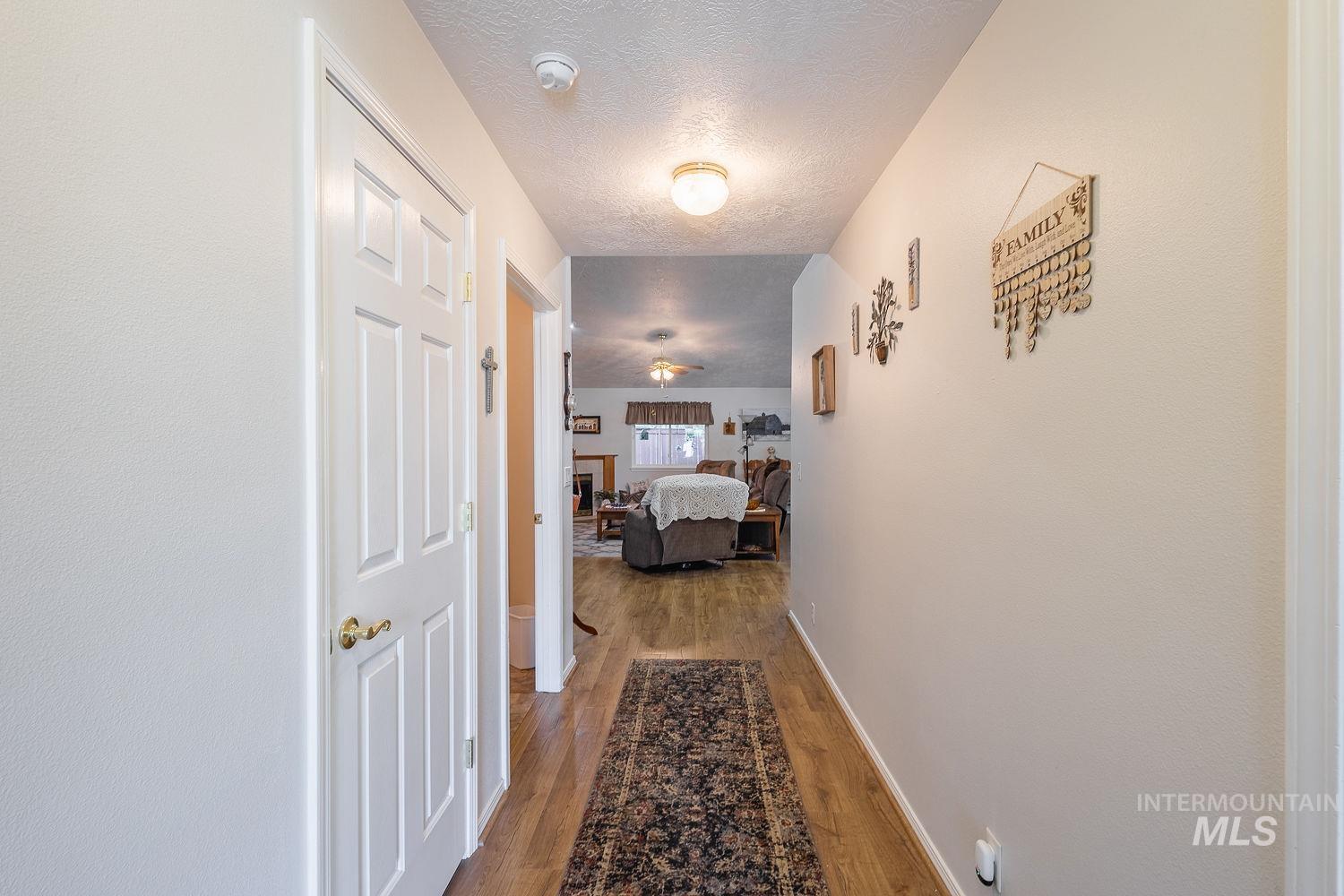 703 N Dover Crt, Nampa, Idaho 83651, 3 Bedrooms, 2 Bathrooms, Residential For Sale, Price $347,000,MLS 98988881