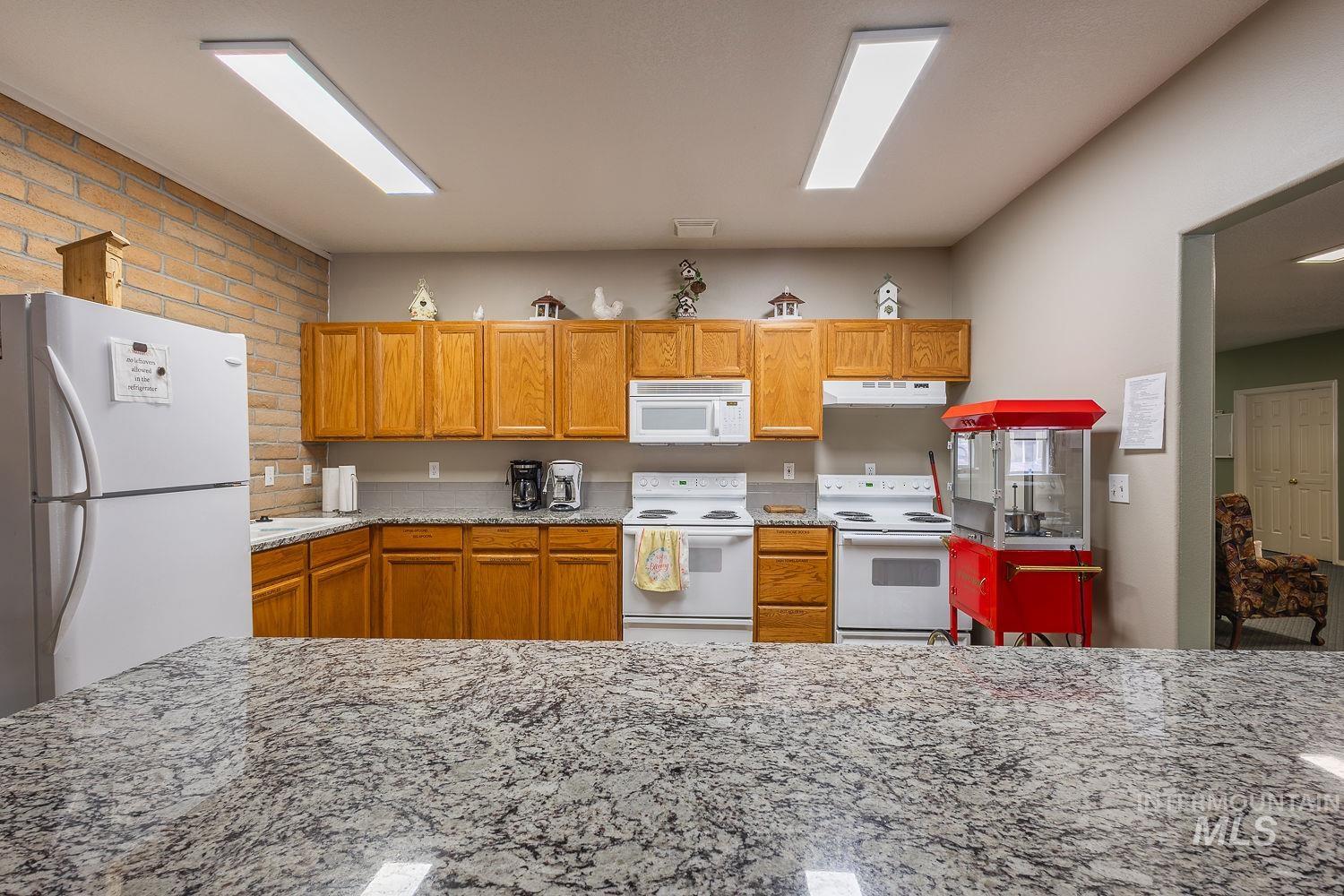 703 N Dover Crt, Nampa, Idaho 83651, 3 Bedrooms, 2 Bathrooms, Residential For Sale, Price $347,000,MLS 98988881