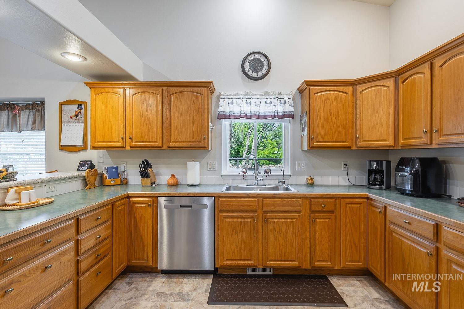 703 N Dover Crt, Nampa, Idaho 83651, 3 Bedrooms, 2 Bathrooms, Residential For Sale, Price $347,000,MLS 98988881