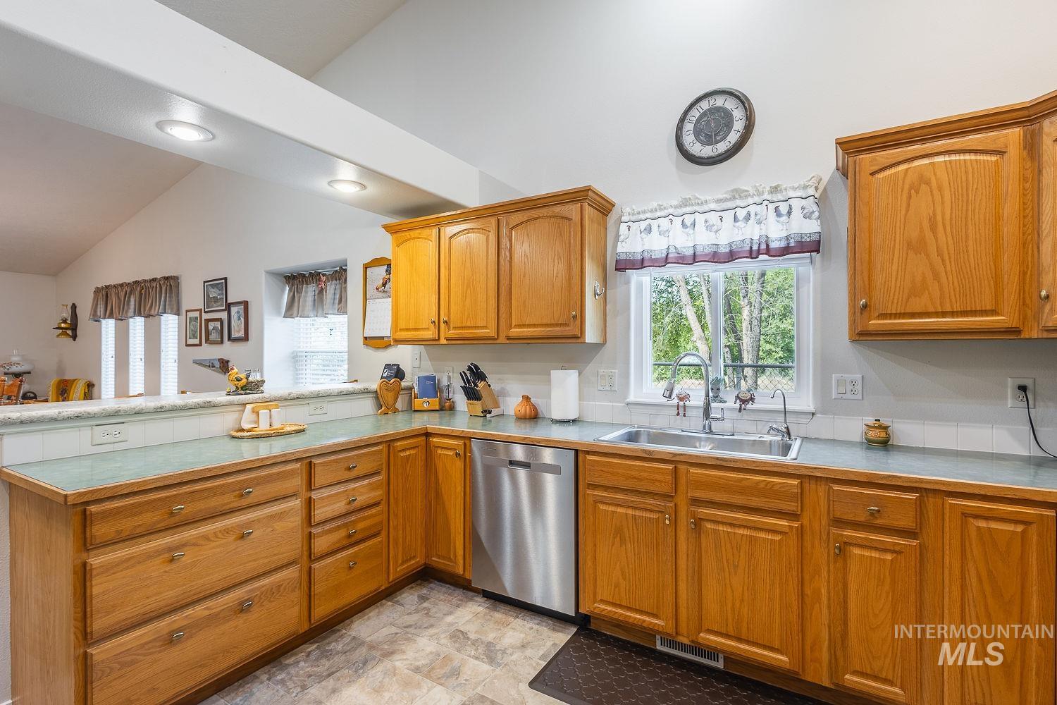703 N Dover Crt, Nampa, Idaho 83651, 3 Bedrooms, 2 Bathrooms, Residential For Sale, Price $347,000,MLS 98988881