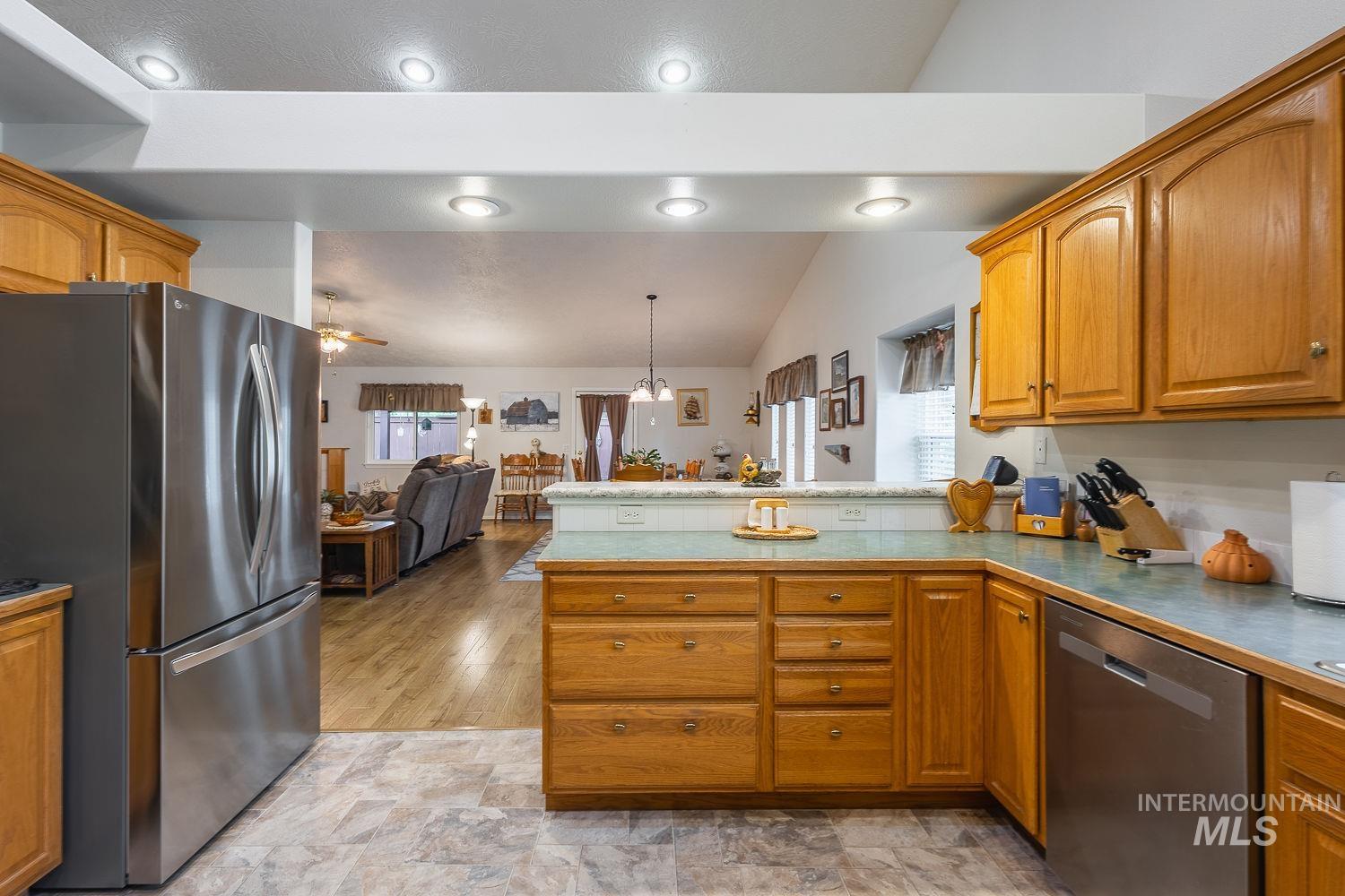 703 N Dover Crt, Nampa, Idaho 83651, 3 Bedrooms, 2 Bathrooms, Residential For Sale, Price $347,000,MLS 98988881