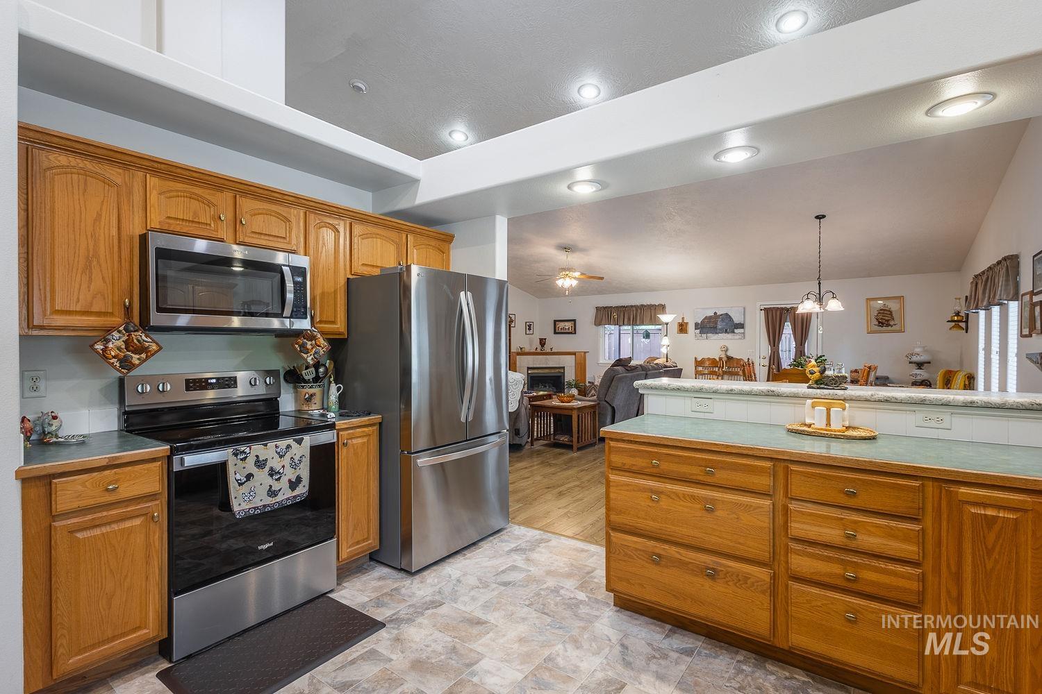 703 N Dover Crt, Nampa, Idaho 83651, 3 Bedrooms, 2 Bathrooms, Residential For Sale, Price $347,000,MLS 98988881