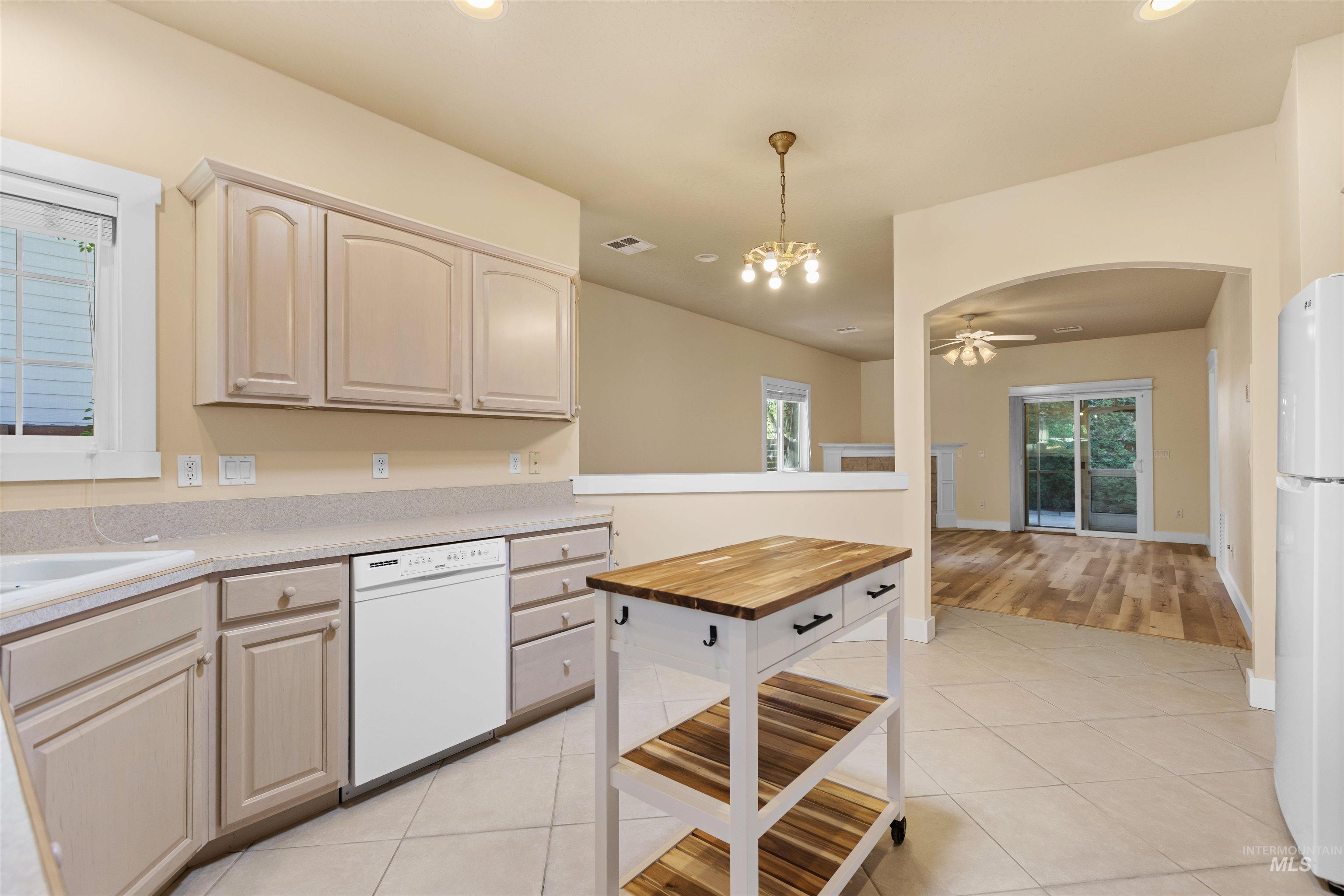6201 W Geneva Street, Boise, Idaho 83703, 2 Bedrooms, 2 Bathrooms, Residential For Sale, Price $449,000,MLS 98988884