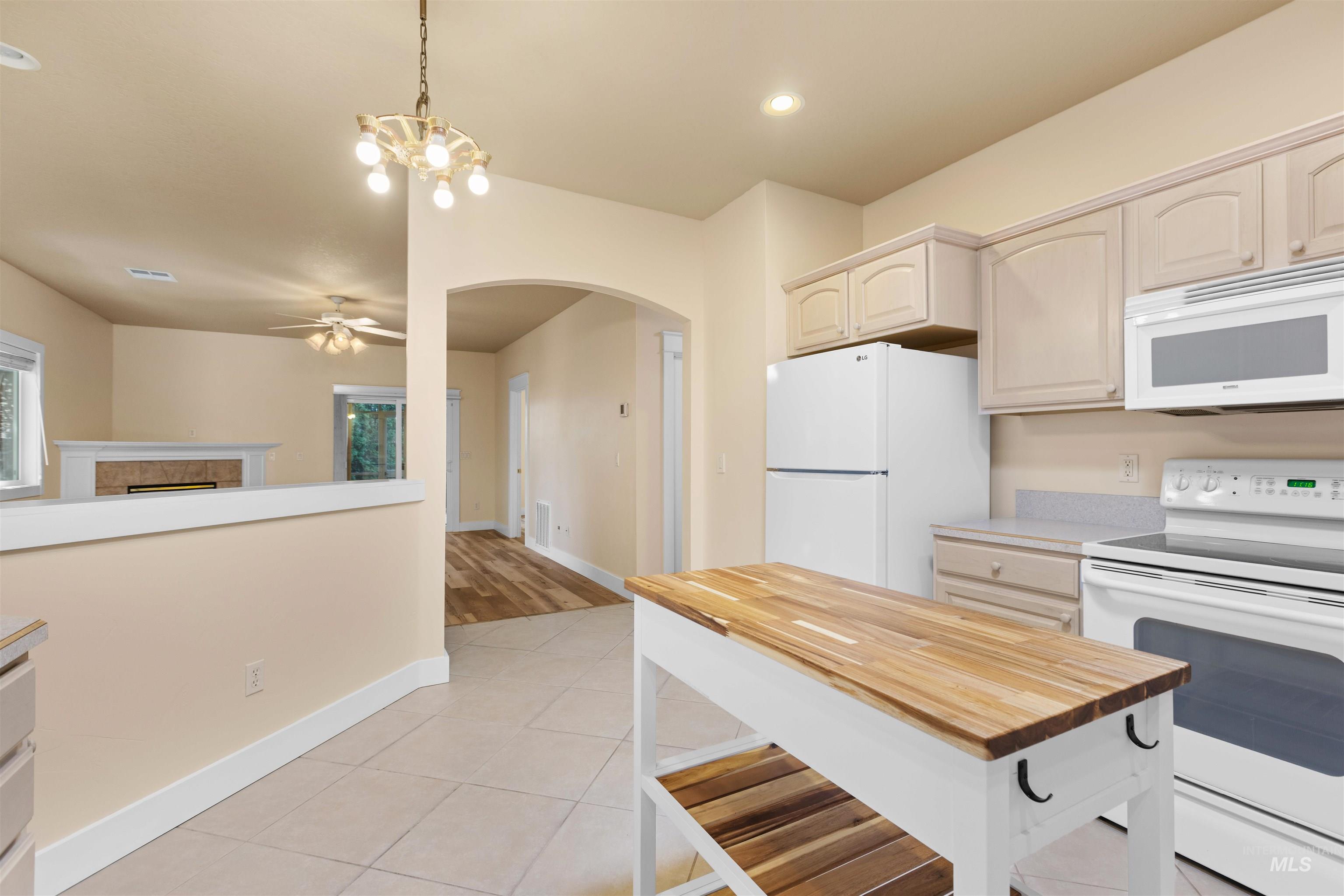 6201 W Geneva Street, Boise, Idaho 83703, 2 Bedrooms, 2 Bathrooms, Residential For Sale, Price $449,000,MLS 98988884