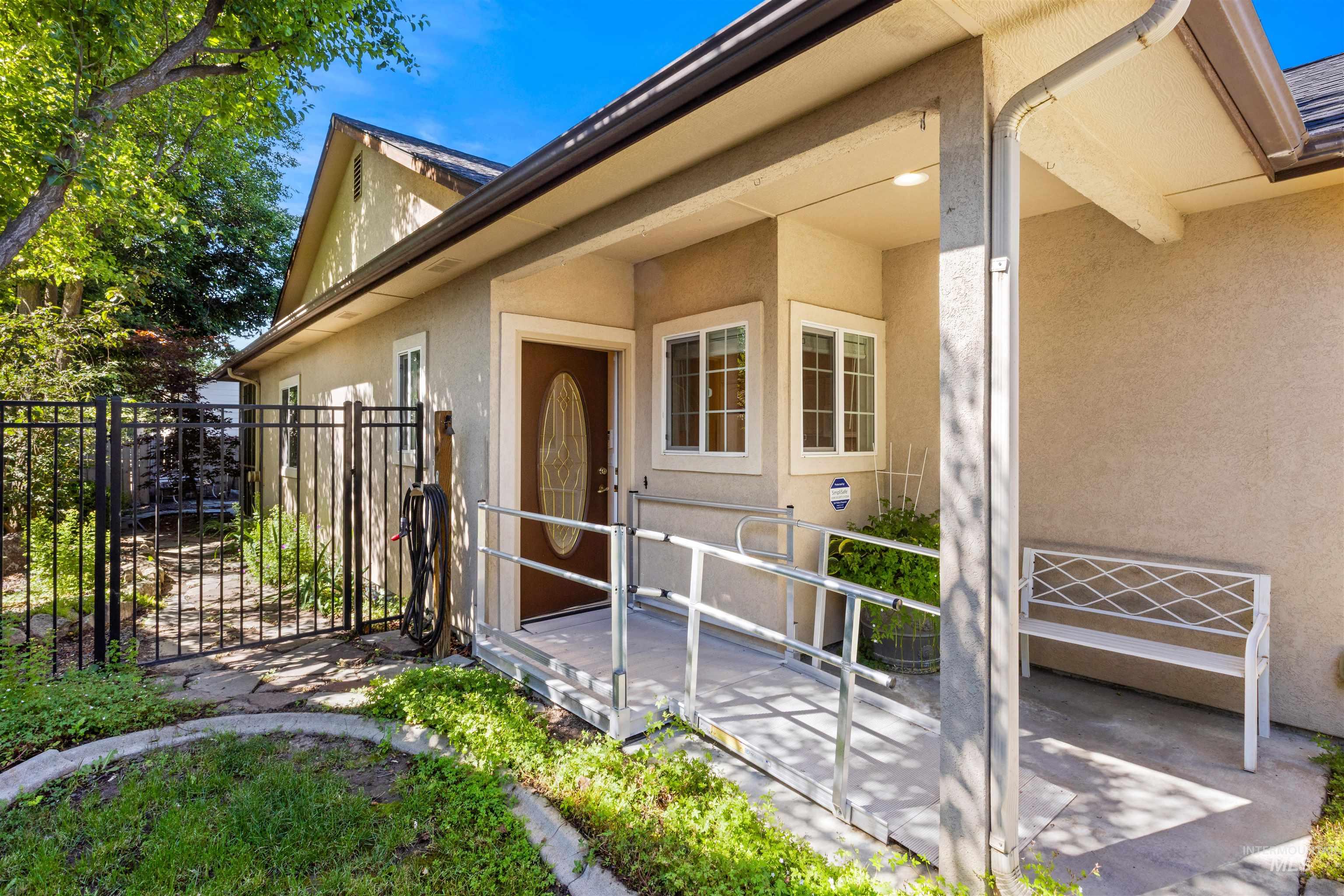 6201 W Geneva Street, Boise, Idaho 83703, 2 Bedrooms, 2 Bathrooms, Residential For Sale, Price $449,000,MLS 98988884