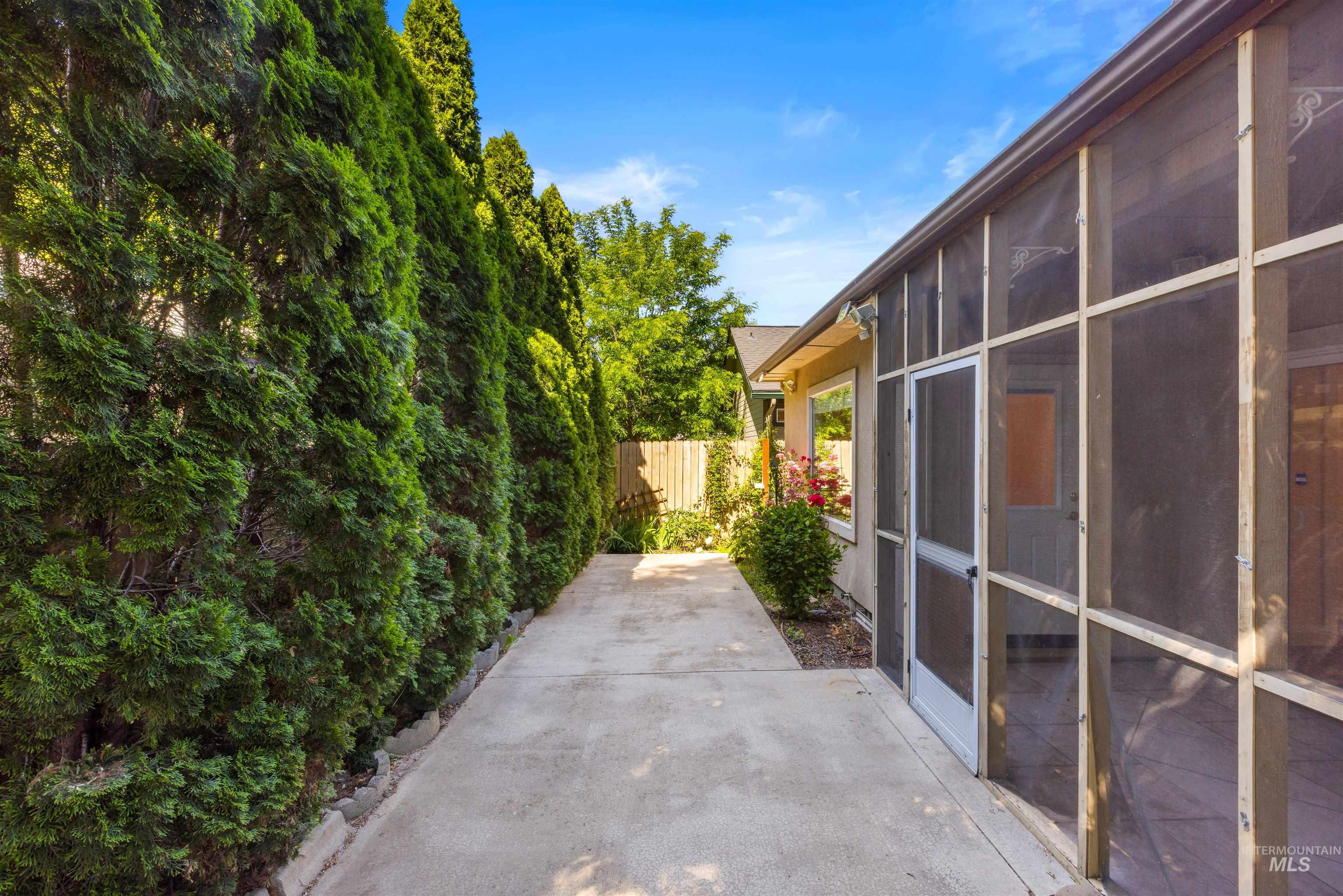 6201 W Geneva Street, Boise, Idaho 83703, 2 Bedrooms, 2 Bathrooms, Residential For Sale, Price $449,000,MLS 98988884
