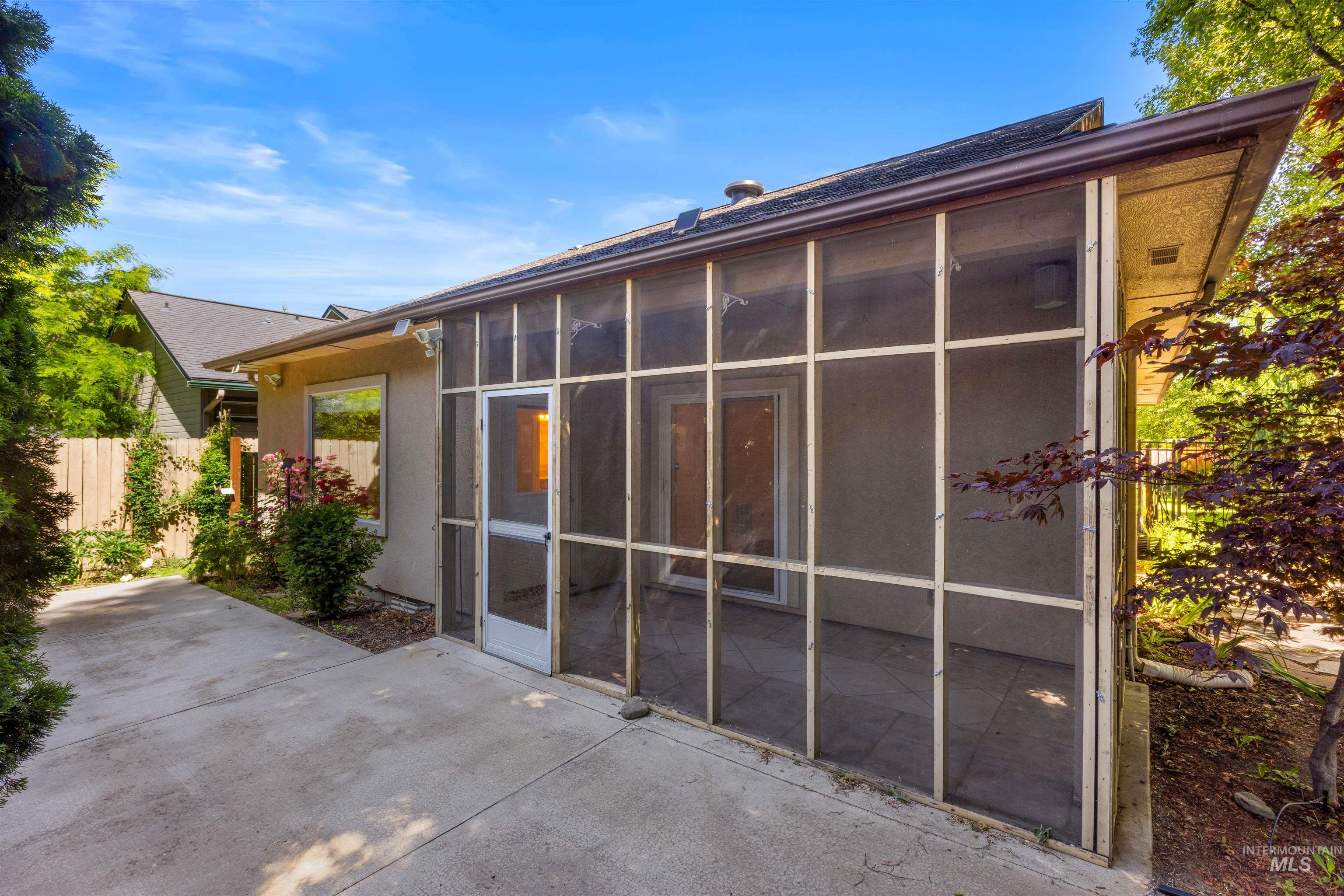 6201 W Geneva Street, Boise, Idaho 83703, 2 Bedrooms, 2 Bathrooms, Residential For Sale, Price $449,000,MLS 98988884