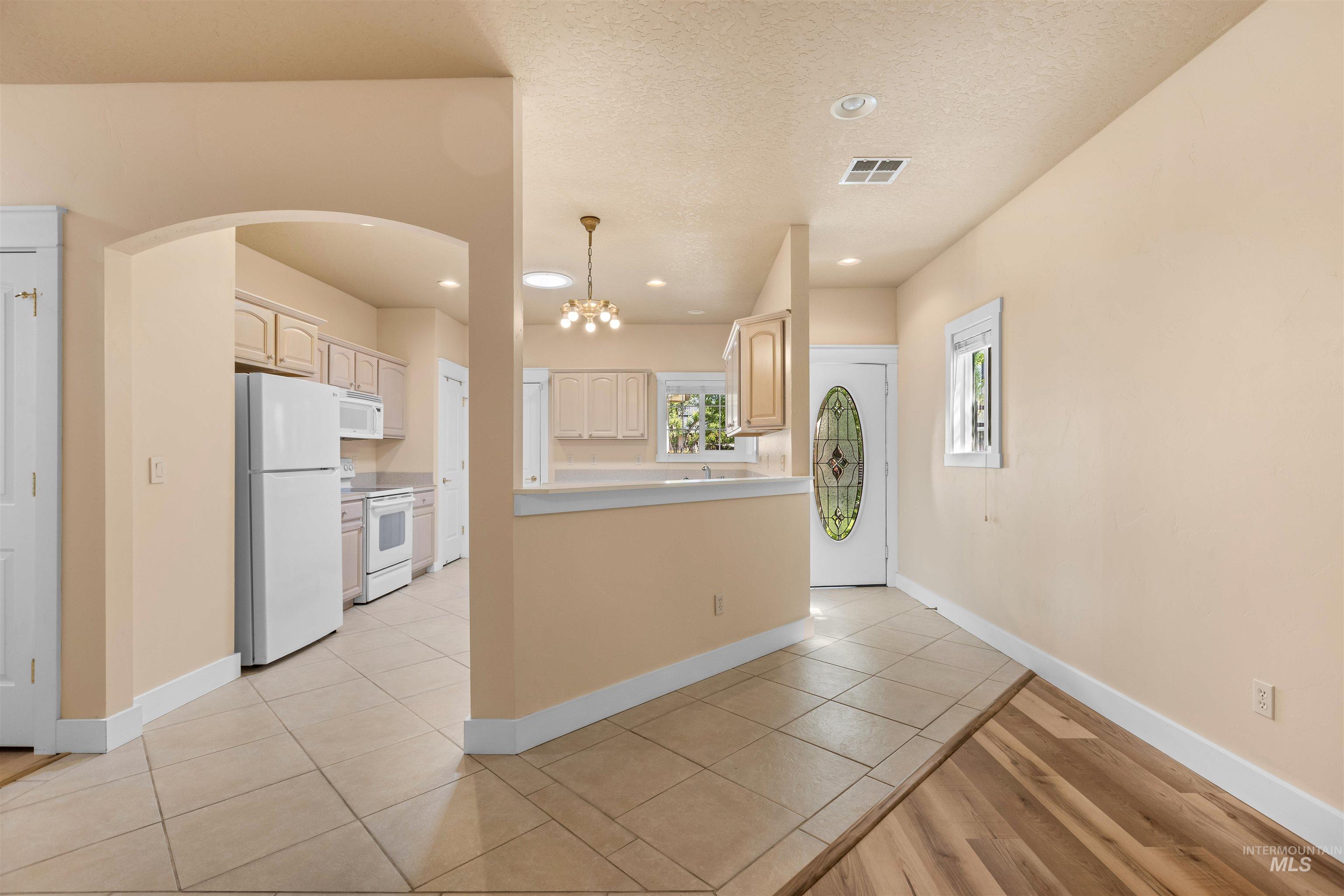 6201 W Geneva Street, Boise, Idaho 83703, 2 Bedrooms, 2 Bathrooms, Residential For Sale, Price $449,000,MLS 98988884