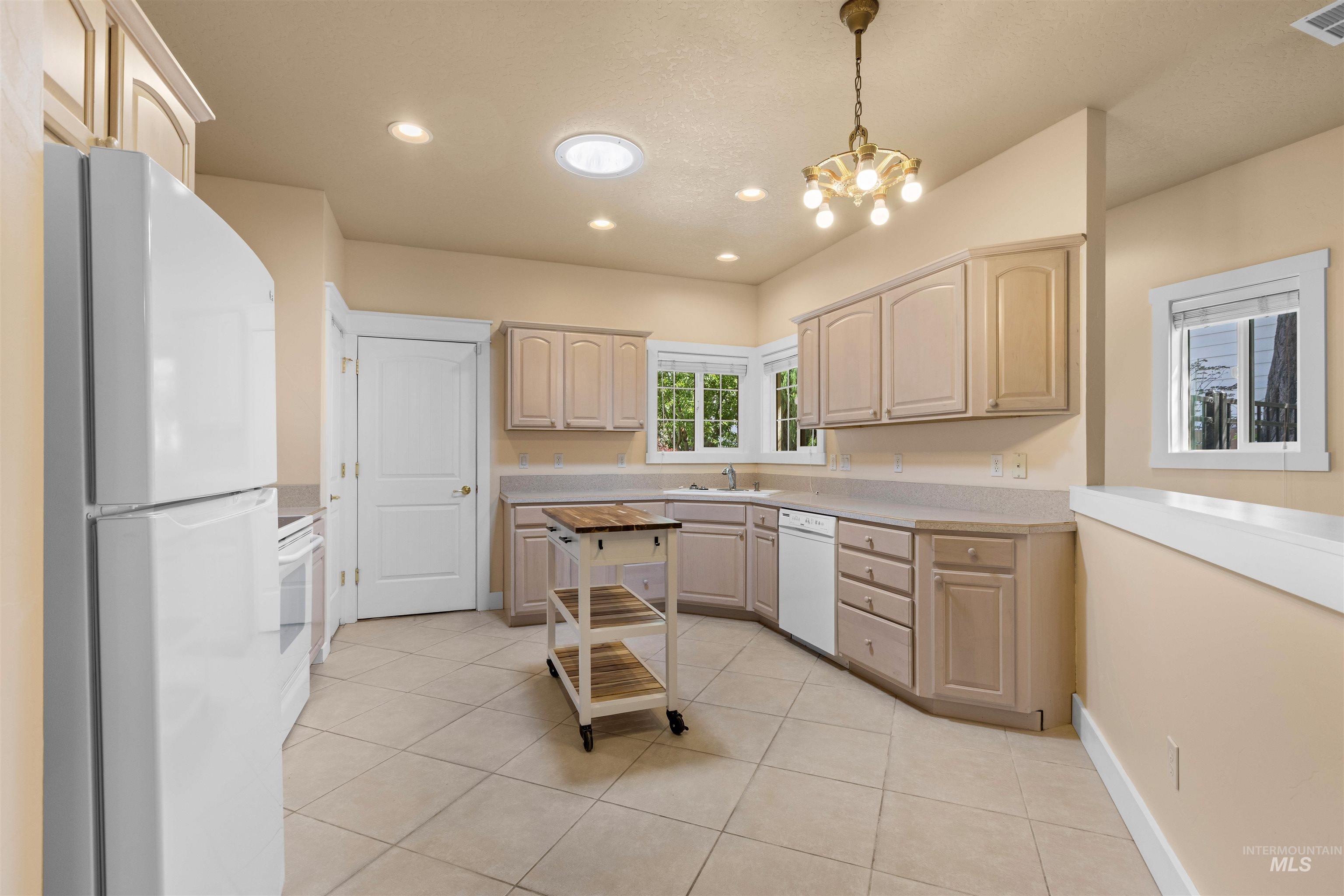 6201 W Geneva Street, Boise, Idaho 83703, 2 Bedrooms, 2 Bathrooms, Residential For Sale, Price $449,000,MLS 98988884