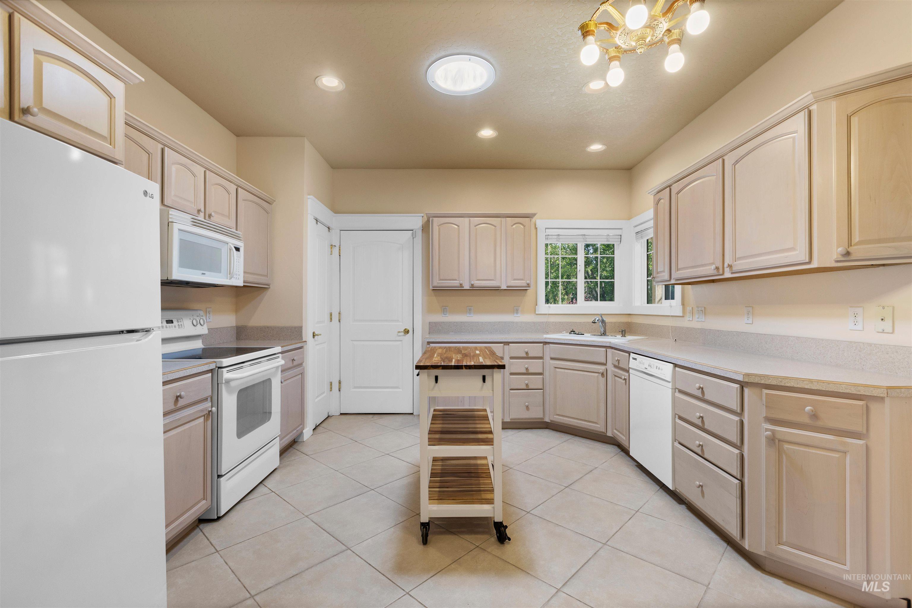 6201 W Geneva Street, Boise, Idaho 83703, 2 Bedrooms, 2 Bathrooms, Residential For Sale, Price $449,000,MLS 98988884