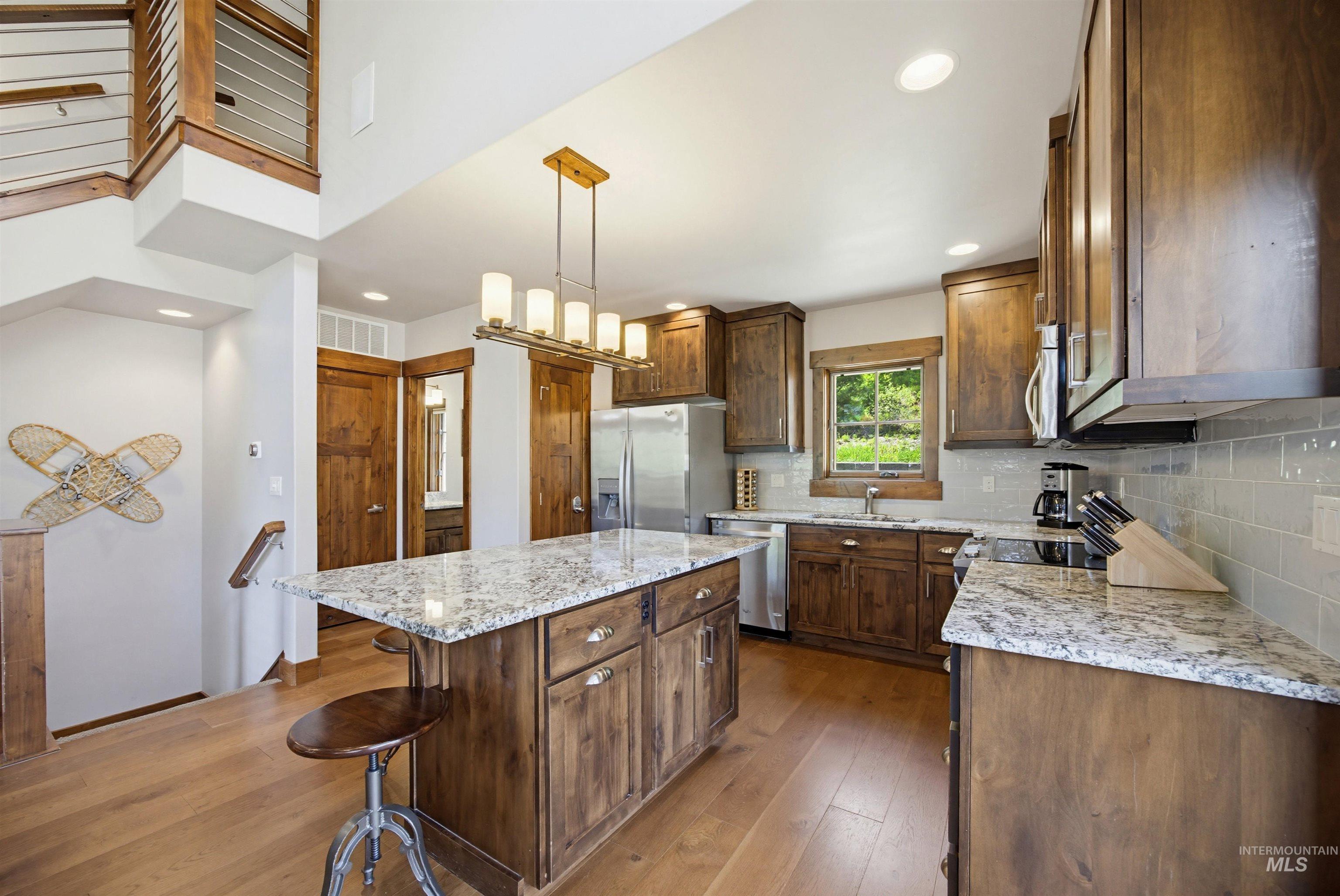 106 Golden Bar Ct, Donnelly, Idaho 83615, 3 Bedrooms, 3.5 Bathrooms, Residential For Sale, Price $1,298,000,MLS 98988888