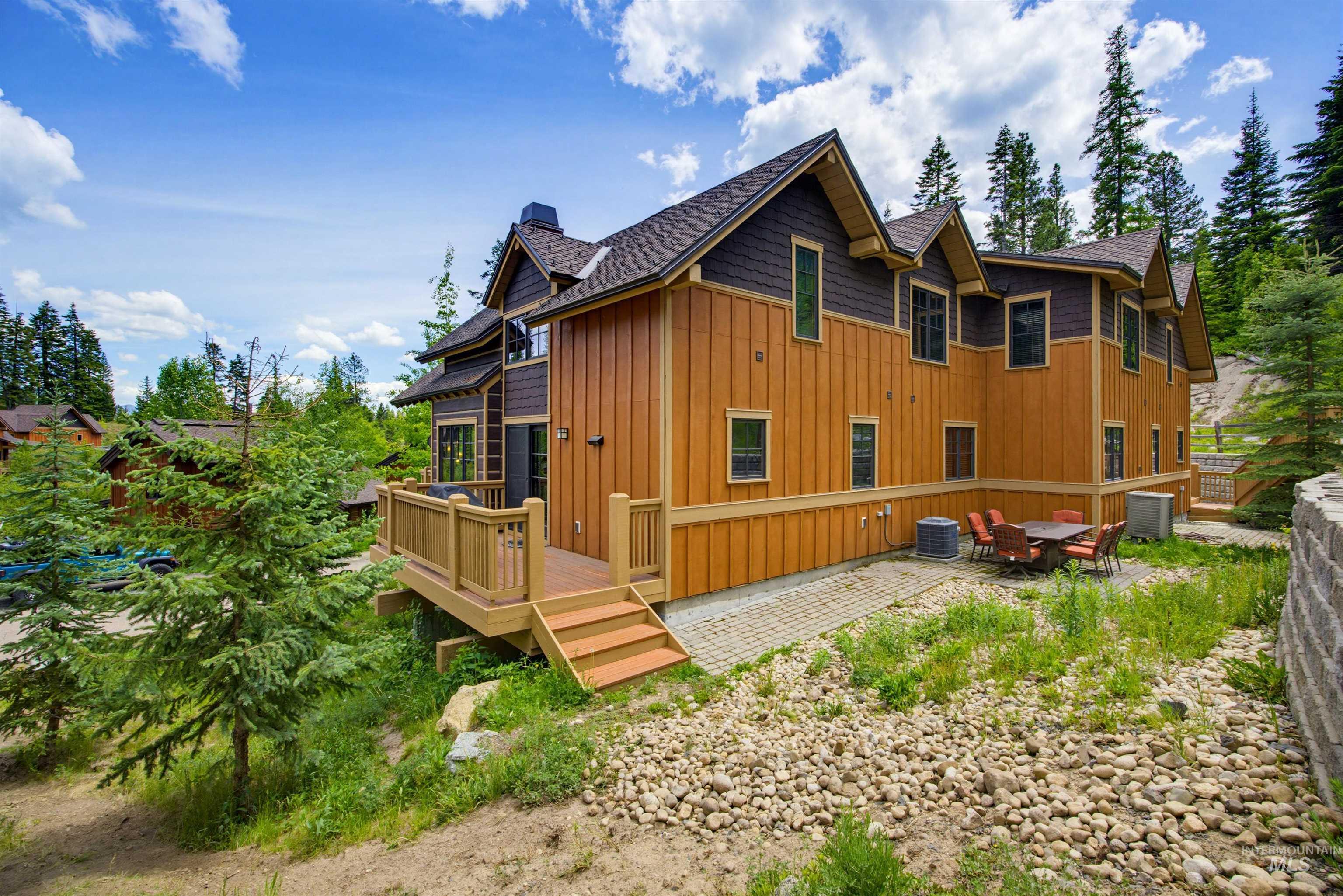 106 Golden Bar Ct, Donnelly, Idaho 83615, 3 Bedrooms, 3.5 Bathrooms, Residential For Sale, Price $1,298,000,MLS 98988888