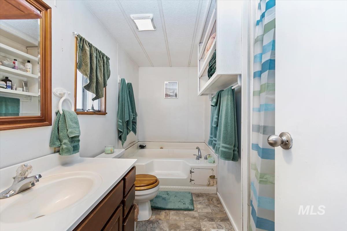 1780 Sand Hollow Rd, Caldwell, Idaho 83607, 3 Bedrooms, 2 Bathrooms, Residential For Sale, Price $325,000, 98988889