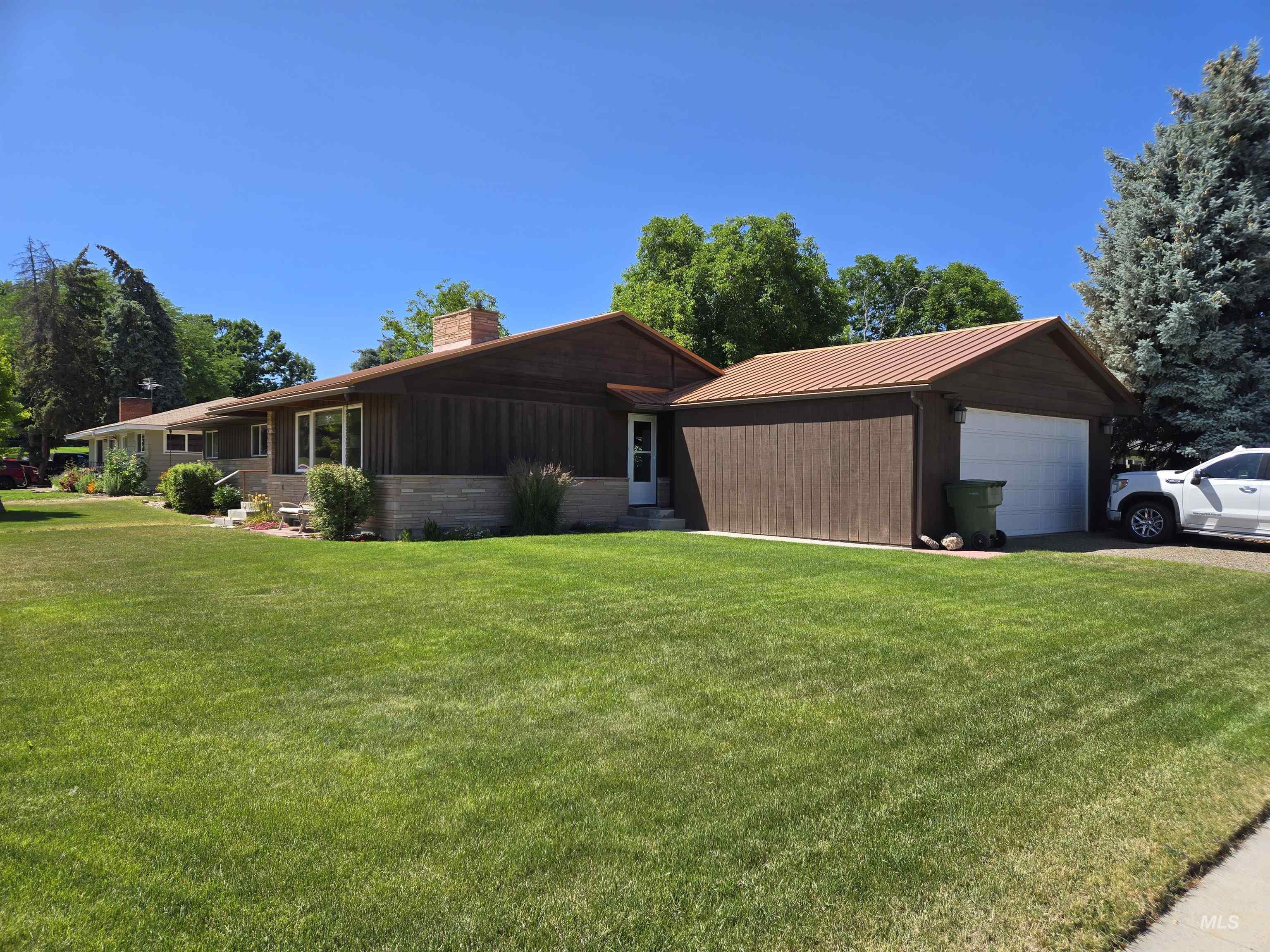 1235 SW 2nd Ave, Ontario, Oregon 97914, 3 Bedrooms, 3 Bathrooms, Residential For Sale, Price $387,500,MLS 98988893