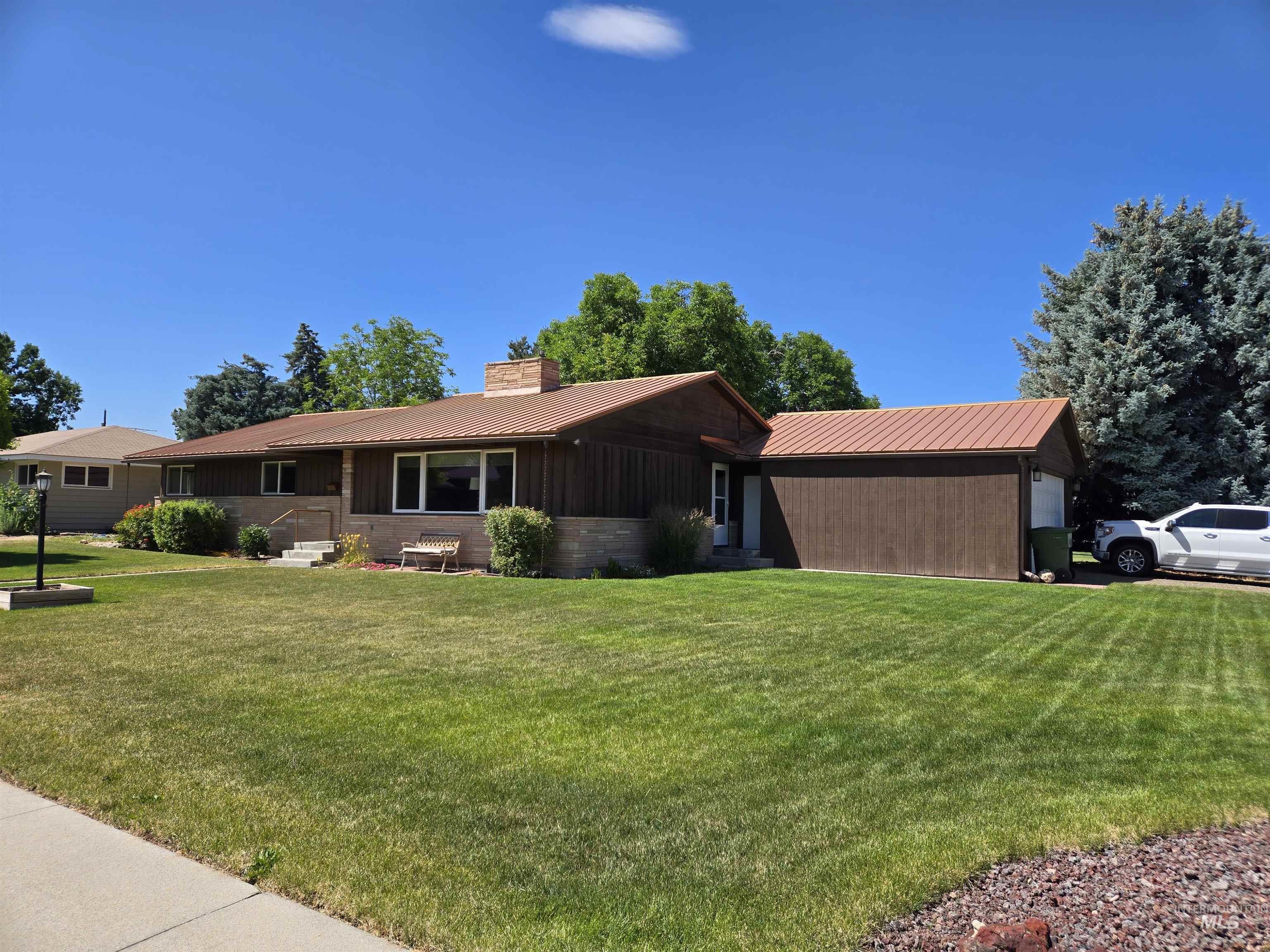1235 SW 2nd Ave, Ontario, Oregon 97914, 3 Bedrooms, 3 Bathrooms, Residential For Sale, Price $387,500,MLS 98988893