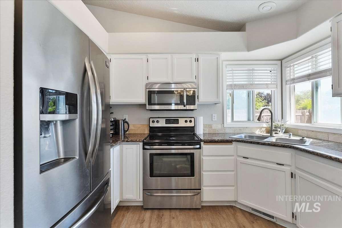 2052 N Citrus, Boise, Idaho 83713, 3 Bedrooms, 2 Bathrooms, Residential For Sale, Price $449,000,MLS 98988905