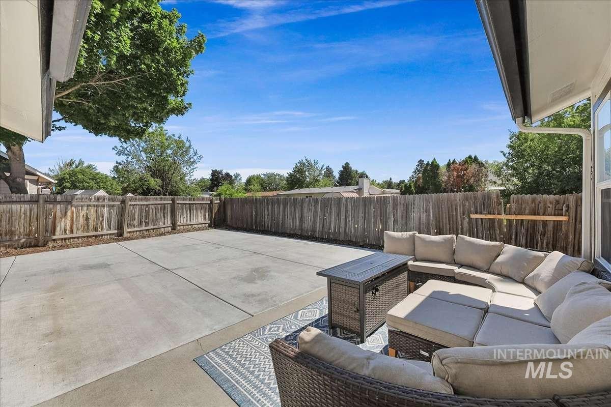 2052 N Citrus, Boise, Idaho 83713, 3 Bedrooms, 2 Bathrooms, Residential For Sale, Price $449,000,MLS 98988905