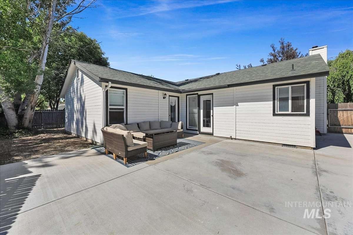 2052 N Citrus, Boise, Idaho 83713, 3 Bedrooms, 2 Bathrooms, Residential For Sale, Price $449,000,MLS 98988905