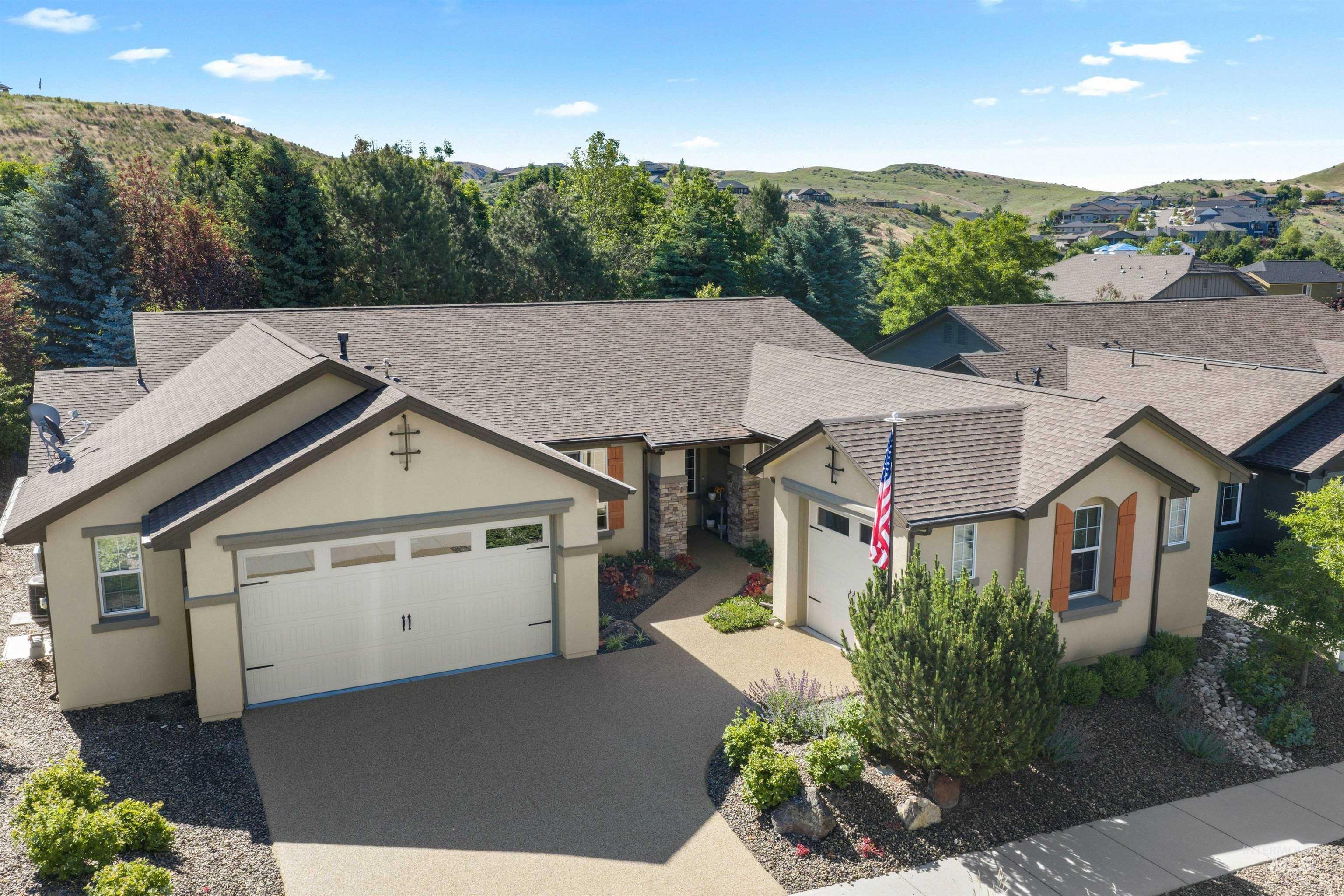 18872 N Streams Edge Pl, Boise, Idaho 83714, 4 Bedrooms, 2.5 Bathrooms, Residential For Sale, Price $699,000,MLS 98988906