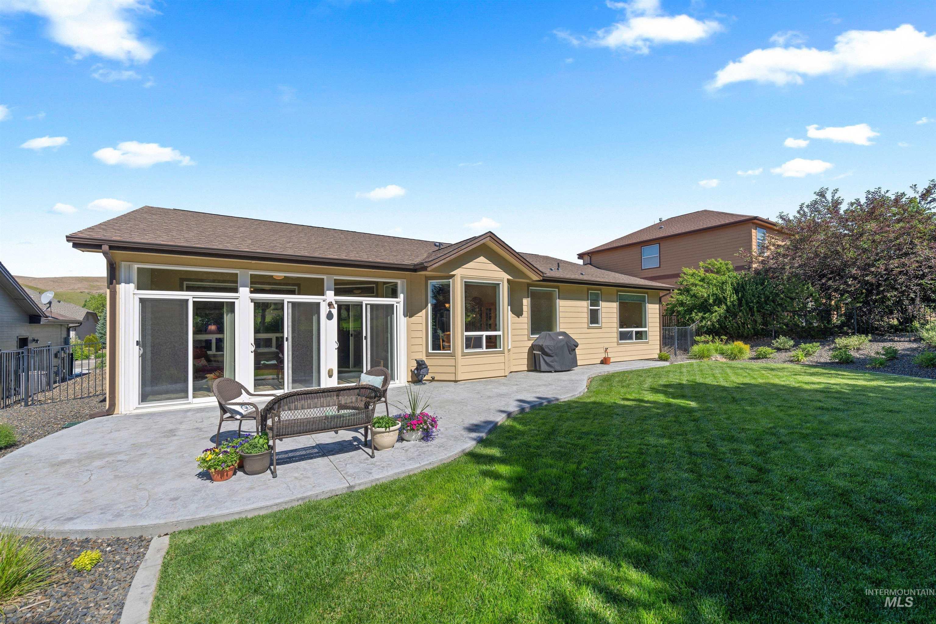18872 N Streams Edge Pl, Boise, Idaho 83714, 4 Bedrooms, 2.5 Bathrooms, Residential For Sale, Price $699,000,MLS 98988906