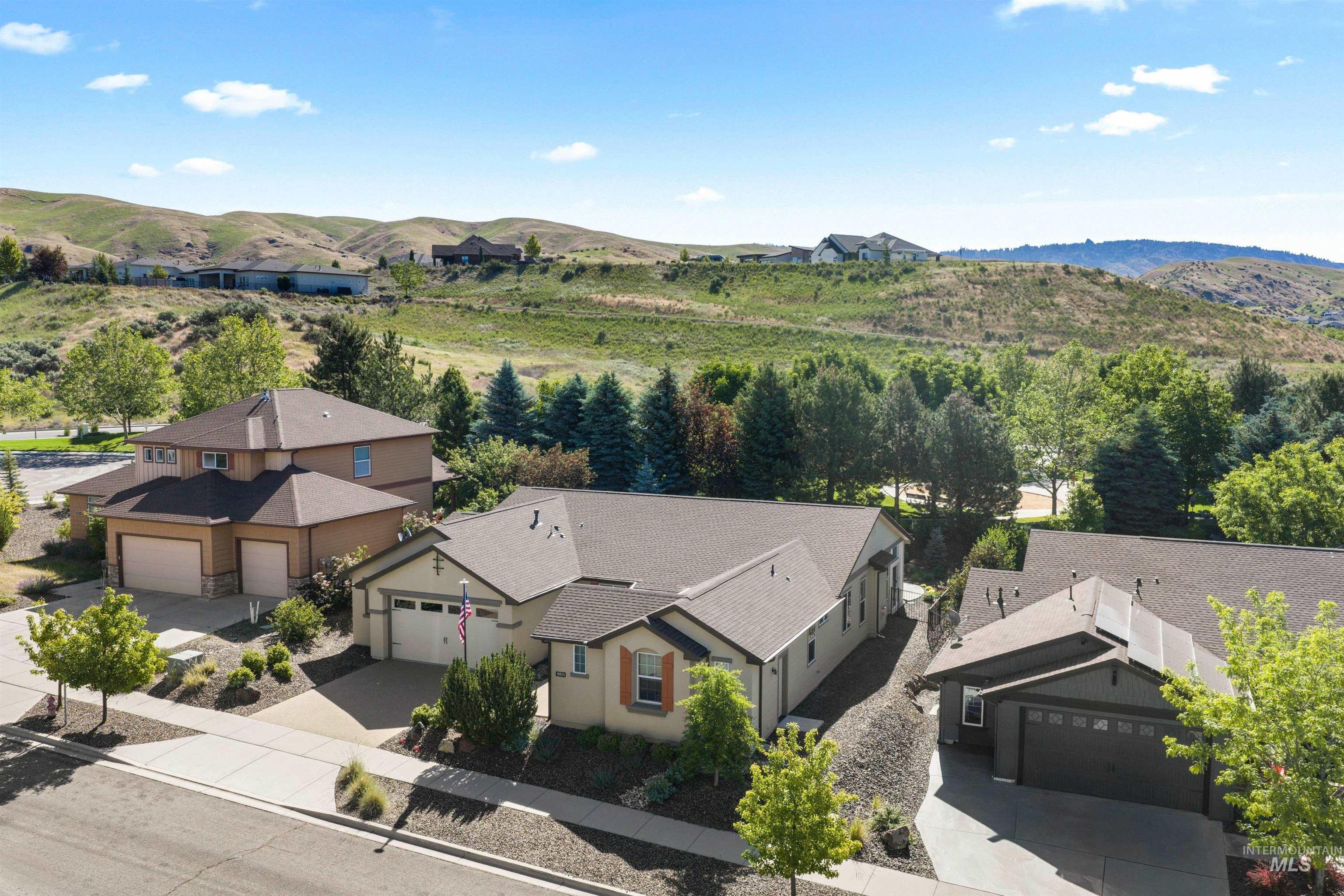 18872 N Streams Edge Pl, Boise, Idaho 83714, 4 Bedrooms, 2.5 Bathrooms, Residential For Sale, Price $699,000,MLS 98988906