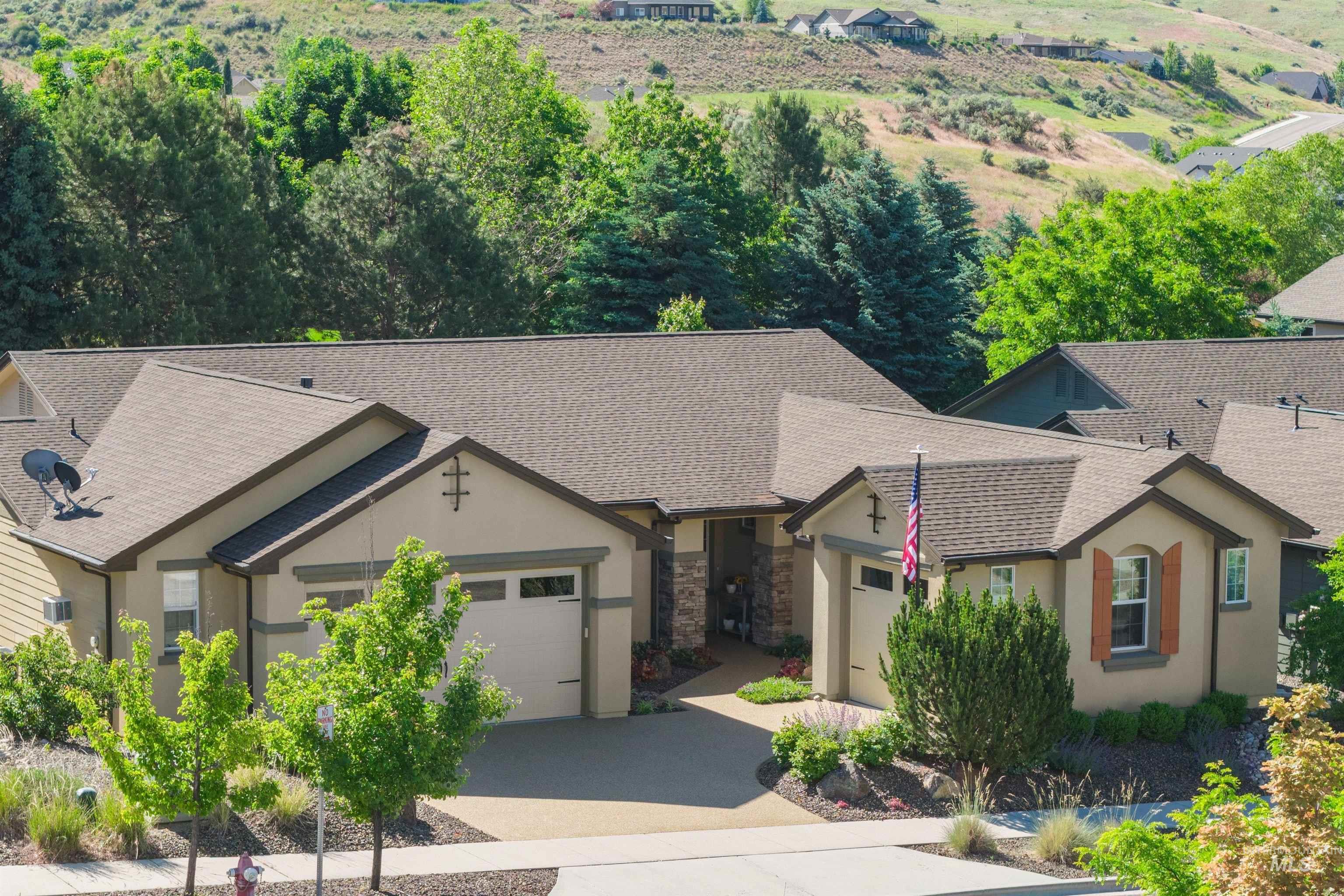 18872 N Streams Edge Pl, Boise, Idaho 83714, 4 Bedrooms, 2.5 Bathrooms, Residential For Sale, Price $699,000,MLS 98988906