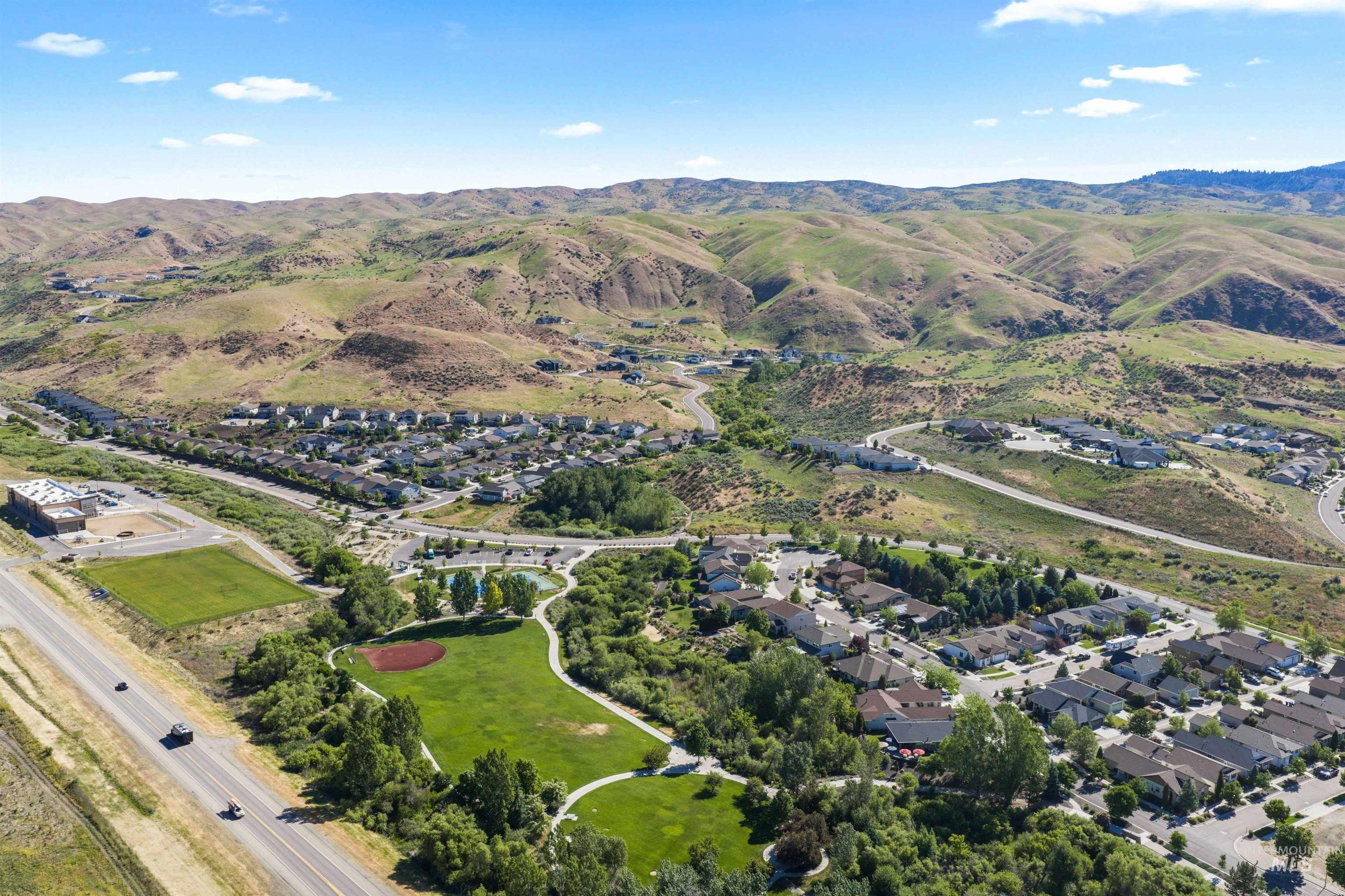 18872 N Streams Edge Pl, Boise, Idaho 83714, 4 Bedrooms, 2.5 Bathrooms, Residential For Sale, Price $699,000,MLS 98988906