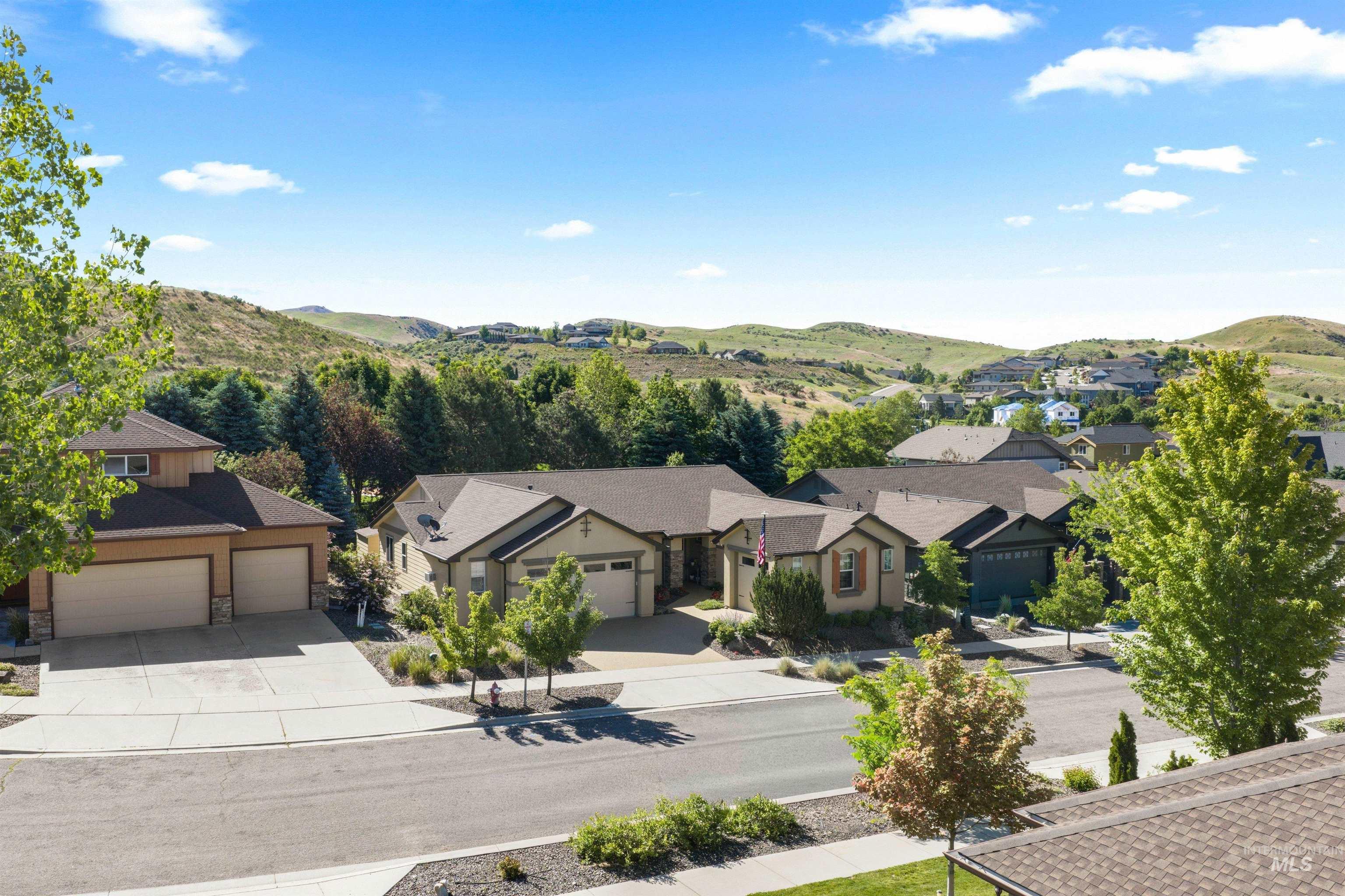 18872 N Streams Edge Pl, Boise, Idaho 83714, 4 Bedrooms, 2.5 Bathrooms, Residential For Sale, Price $699,000,MLS 98988906
