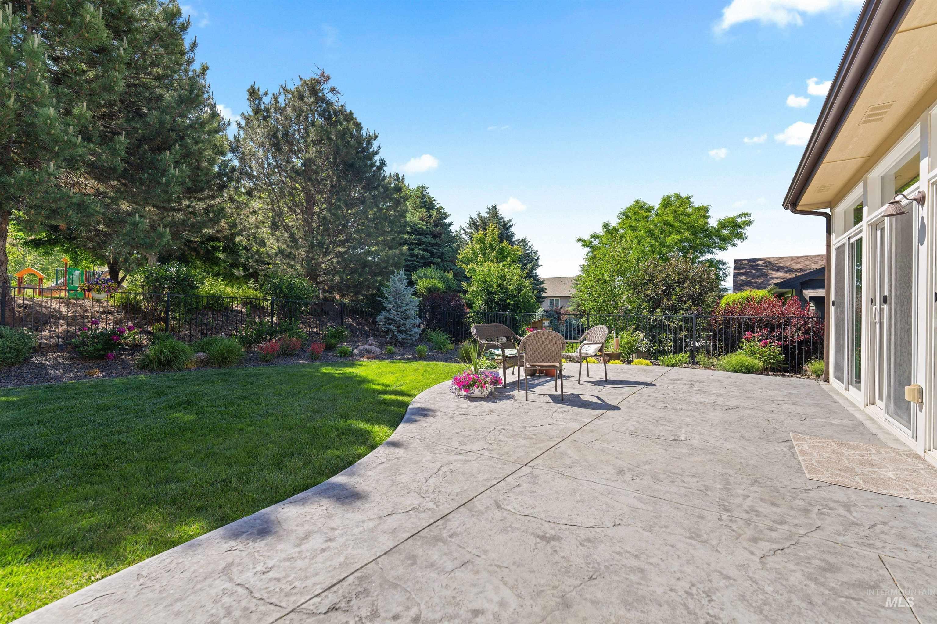 18872 N Streams Edge Pl, Boise, Idaho 83714, 4 Bedrooms, 2.5 Bathrooms, Residential For Sale, Price $699,000,MLS 98988906