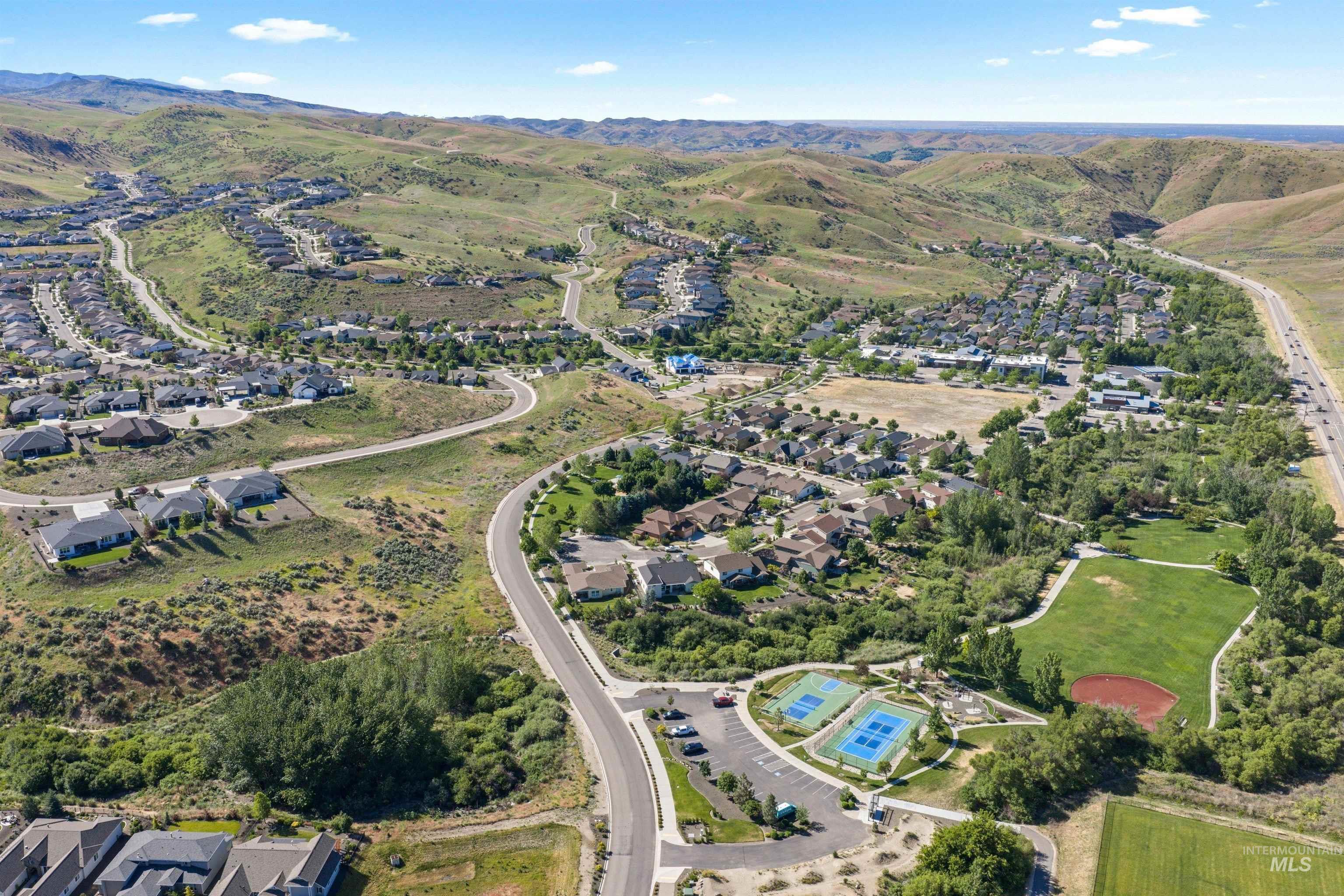 18872 N Streams Edge Pl, Boise, Idaho 83714, 4 Bedrooms, 2.5 Bathrooms, Residential For Sale, Price $699,000,MLS 98988906
