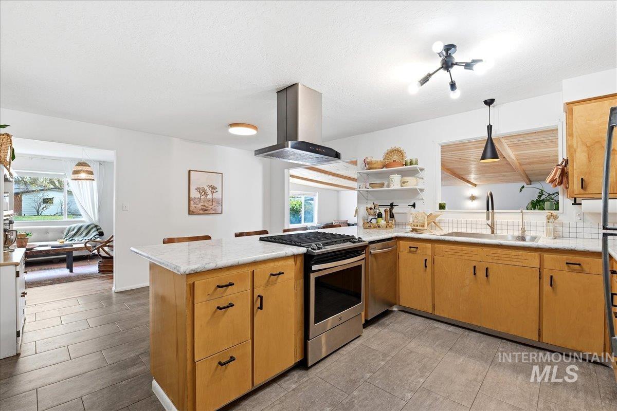 2031 S Cinebar, Boise, Idaho 83709, 3 Bedrooms, 2 Bathrooms, Residential For Sale, Price $479,900, 98988916