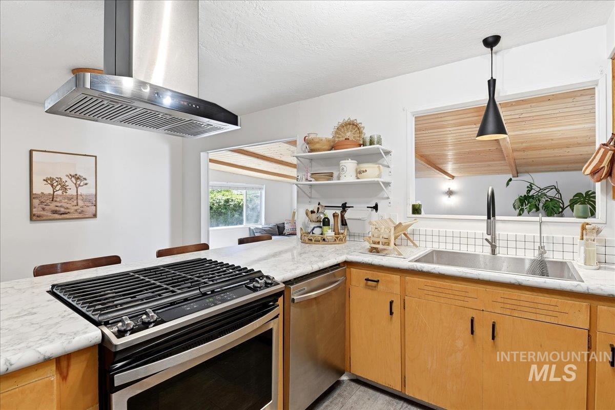 2031 S Cinebar, Boise, Idaho 83709, 3 Bedrooms, 2 Bathrooms, Residential For Sale, Price $479,900, 98988916