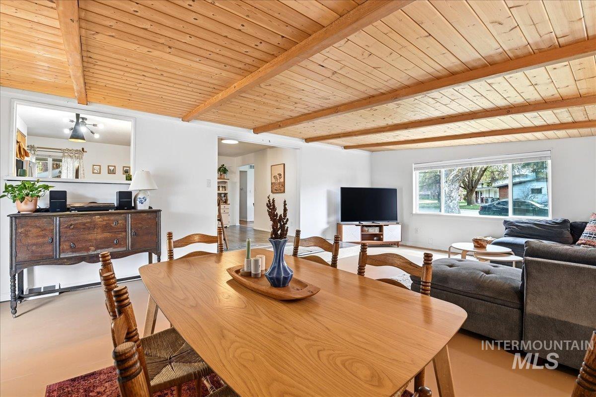 2031 S Cinebar, Boise, Idaho 83709, 3 Bedrooms, 2 Bathrooms, Residential For Sale, Price $479,900, 98988916