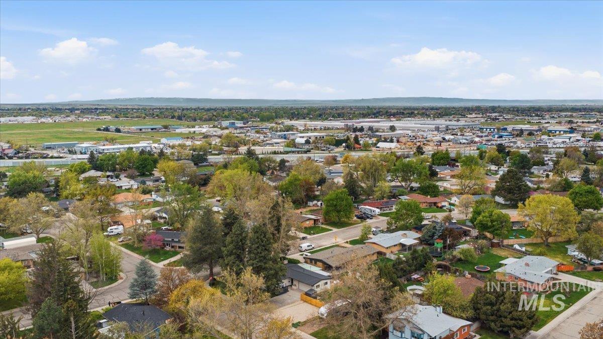 2031 S Cinebar, Boise, Idaho 83709, 3 Bedrooms, 2 Bathrooms, Residential For Sale, Price $479,900, 98988916