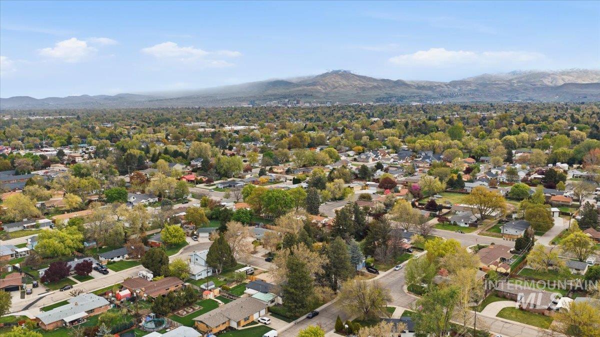2031 S Cinebar, Boise, Idaho 83709, 3 Bedrooms, 2 Bathrooms, Residential For Sale, Price $479,900, 98988916