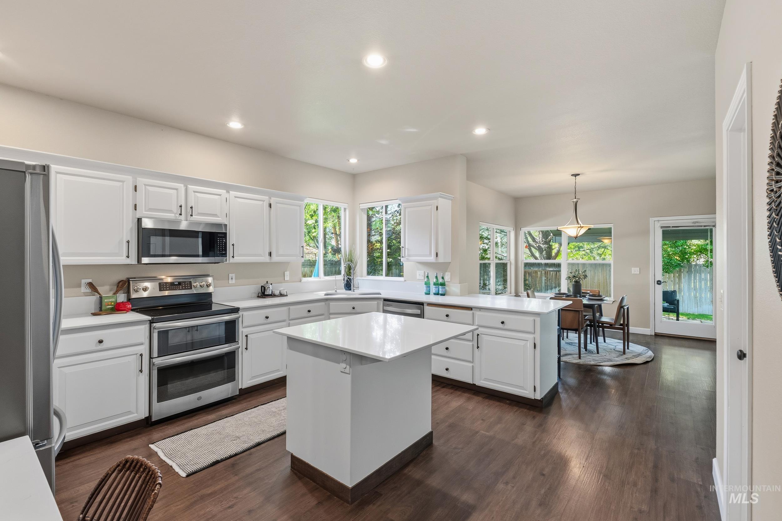 8046 W Burntree Court, Boise, Idaho 83704, 5 Bedrooms, 3.5 Bathrooms, Residential For Sale, Price $699,900, 98988920