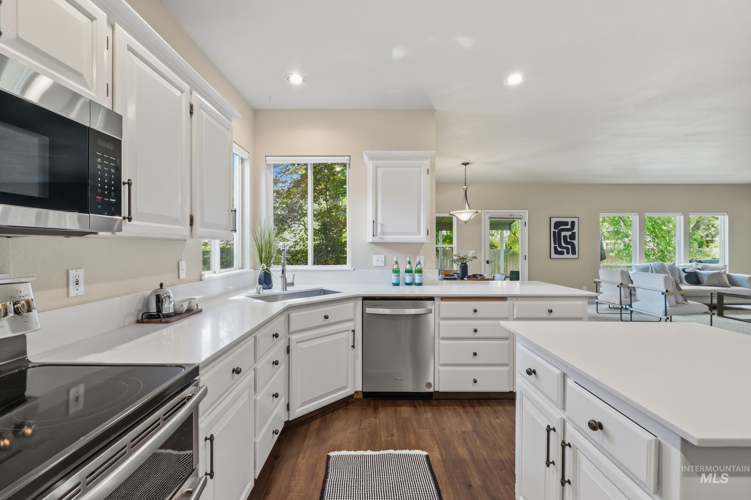 8046 W Burntree Court, Boise, Idaho 83704, 5 Bedrooms, 3.5 Bathrooms, Residential For Sale, Price $699,900, 98988920