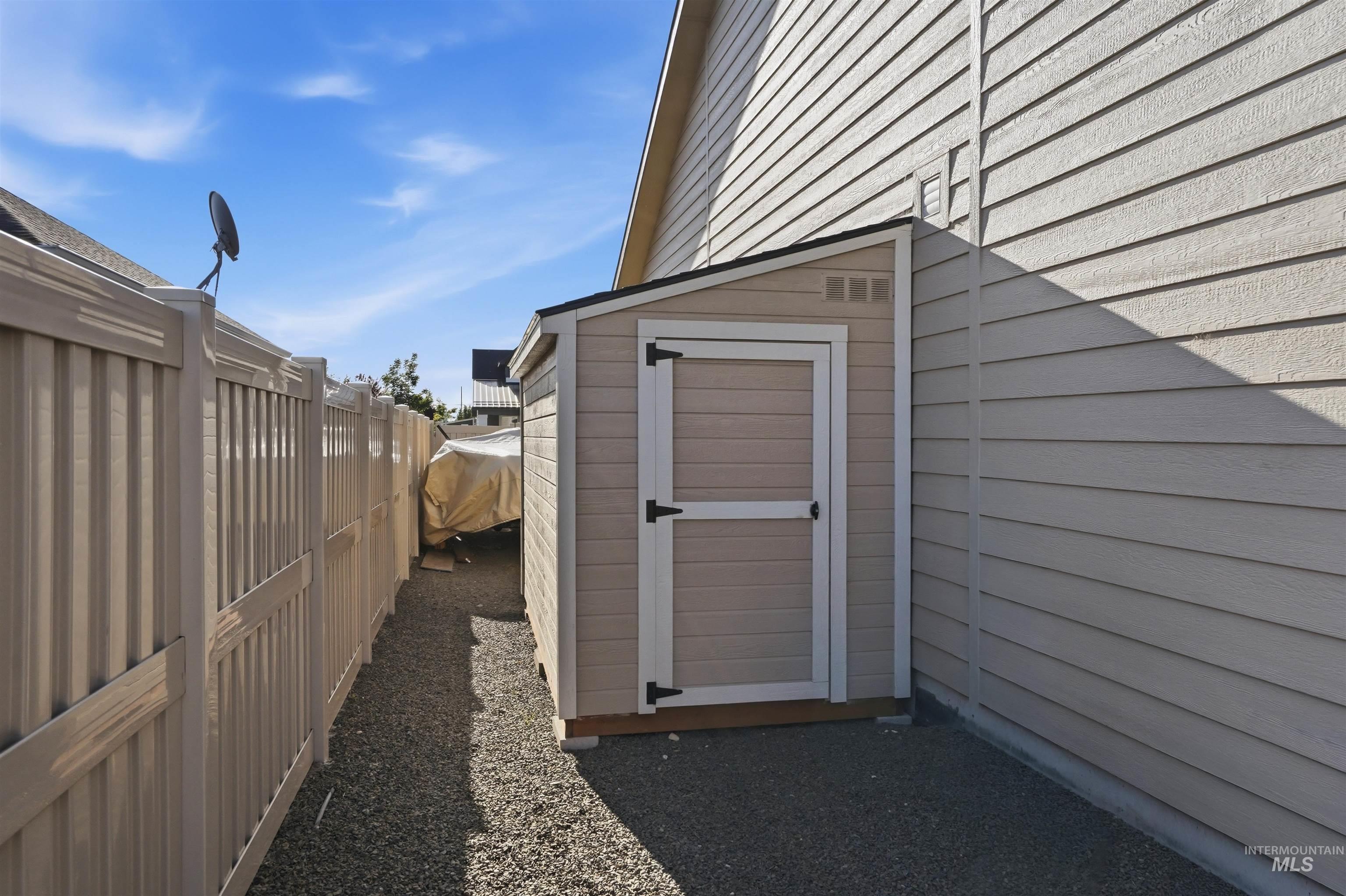 1669 Loch Ness Ave, Middleton, Idaho 83644, 3 Bedrooms, 2 Bathrooms, Residential For Sale, Price $585,000, 98988924