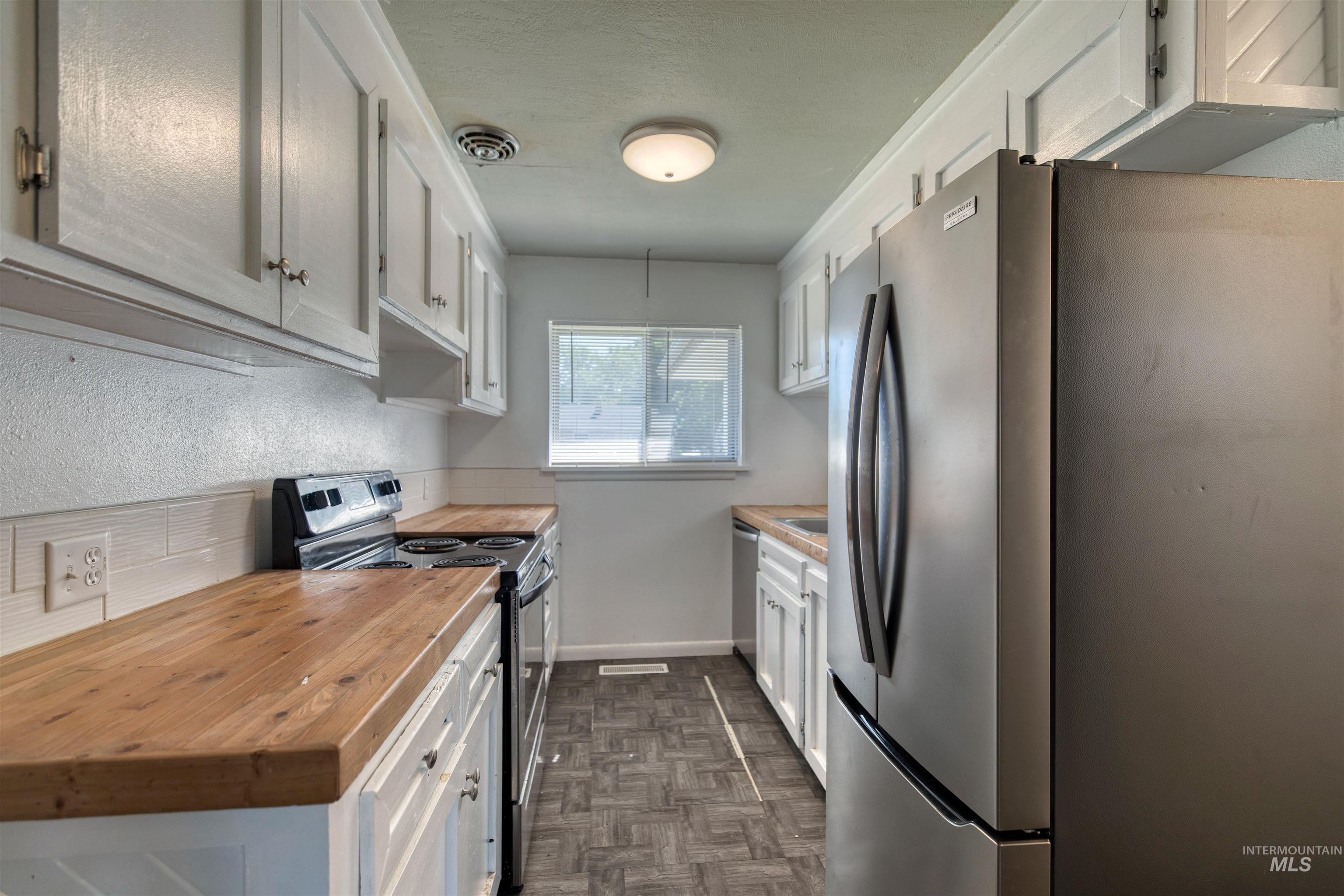 521 N 11th E, Mountain Home, Idaho 83647, 3 Bedrooms, 2 Bathrooms, Residential For Sale, Price $325,000, 98988927