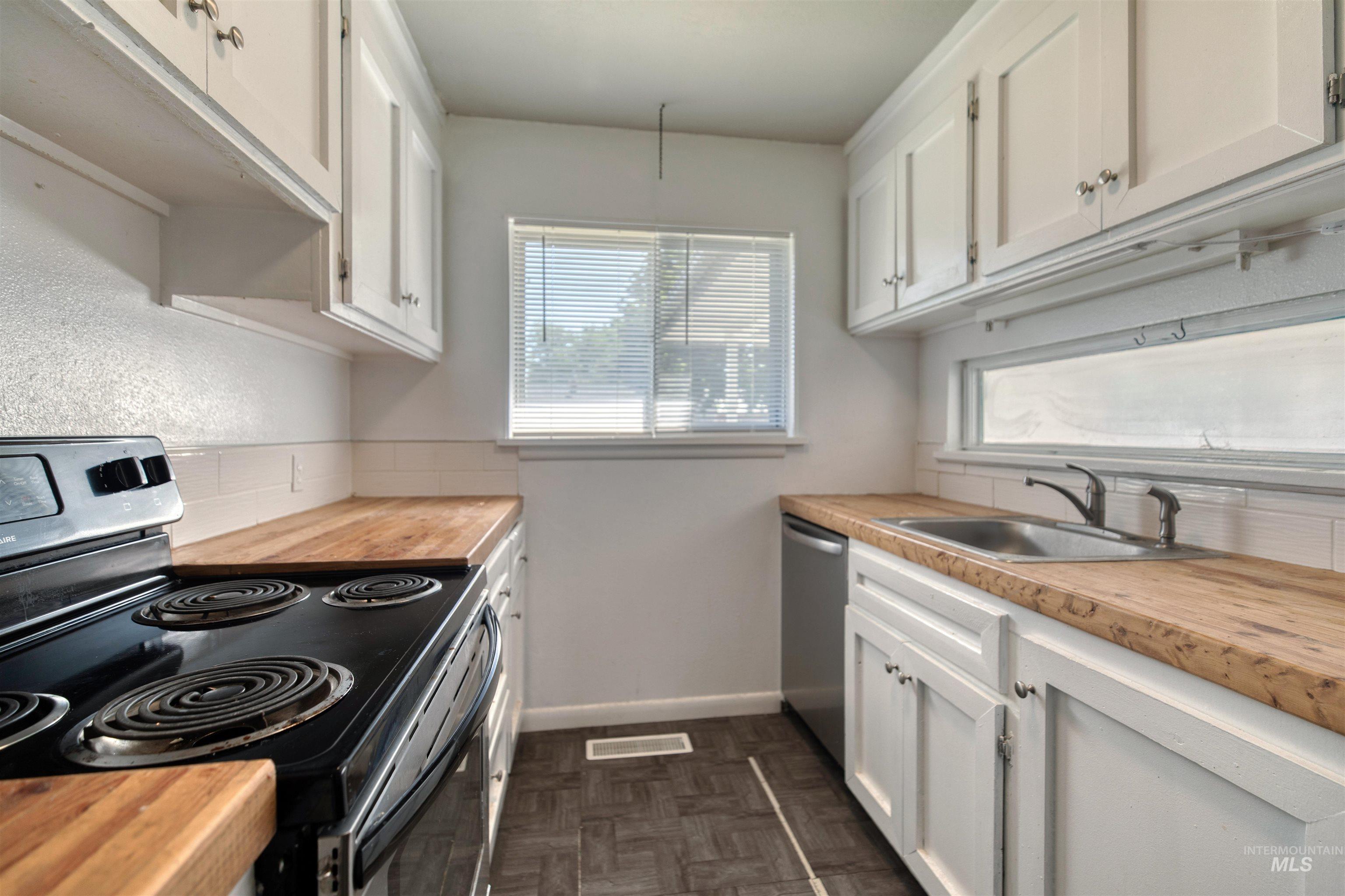 521 N 11th E, Mountain Home, Idaho 83647, 3 Bedrooms, 2 Bathrooms, Residential For Sale, Price $325,000, 98988927